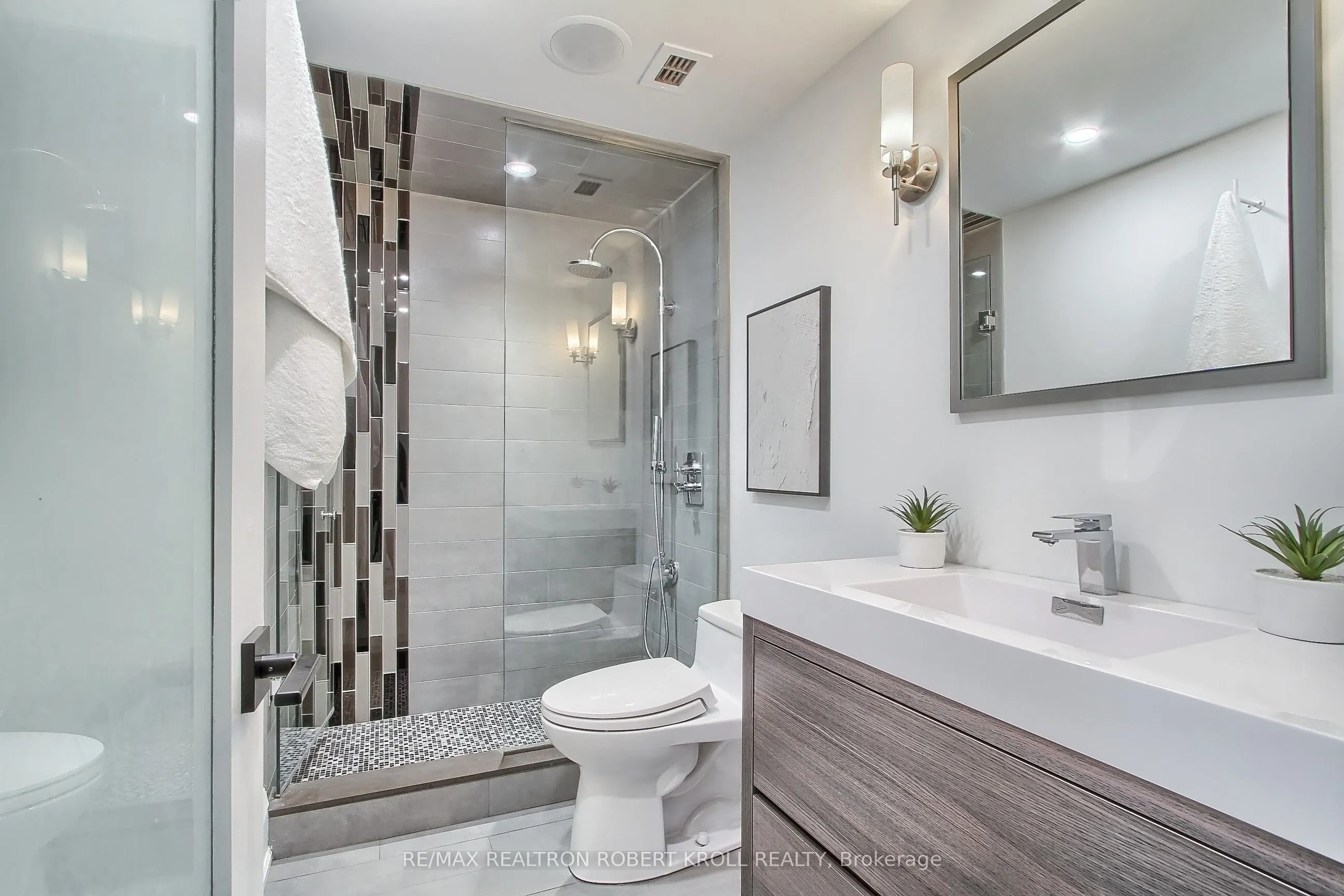 55A Avenue Road, #406