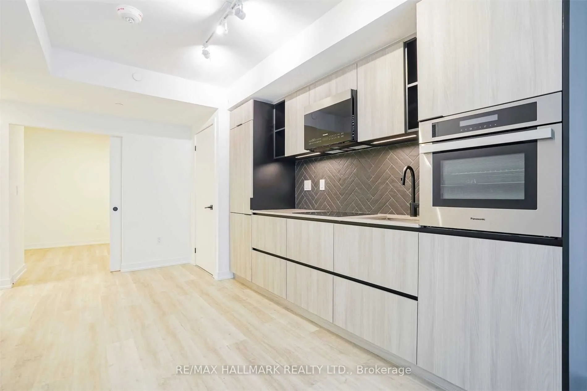 2 Augusta Avenue, #507