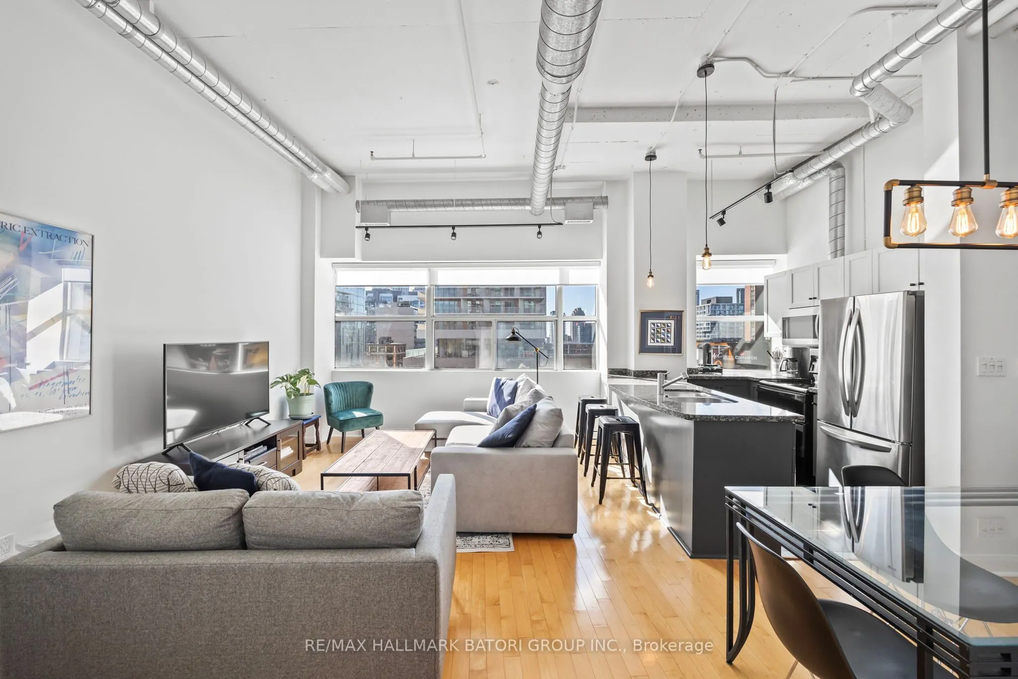 700 King Street W, #514