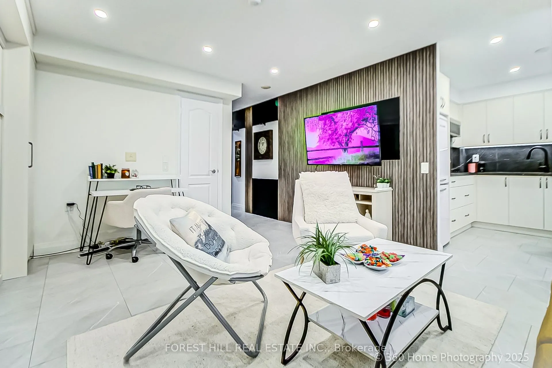 21 HILLCREST Avenue, #404