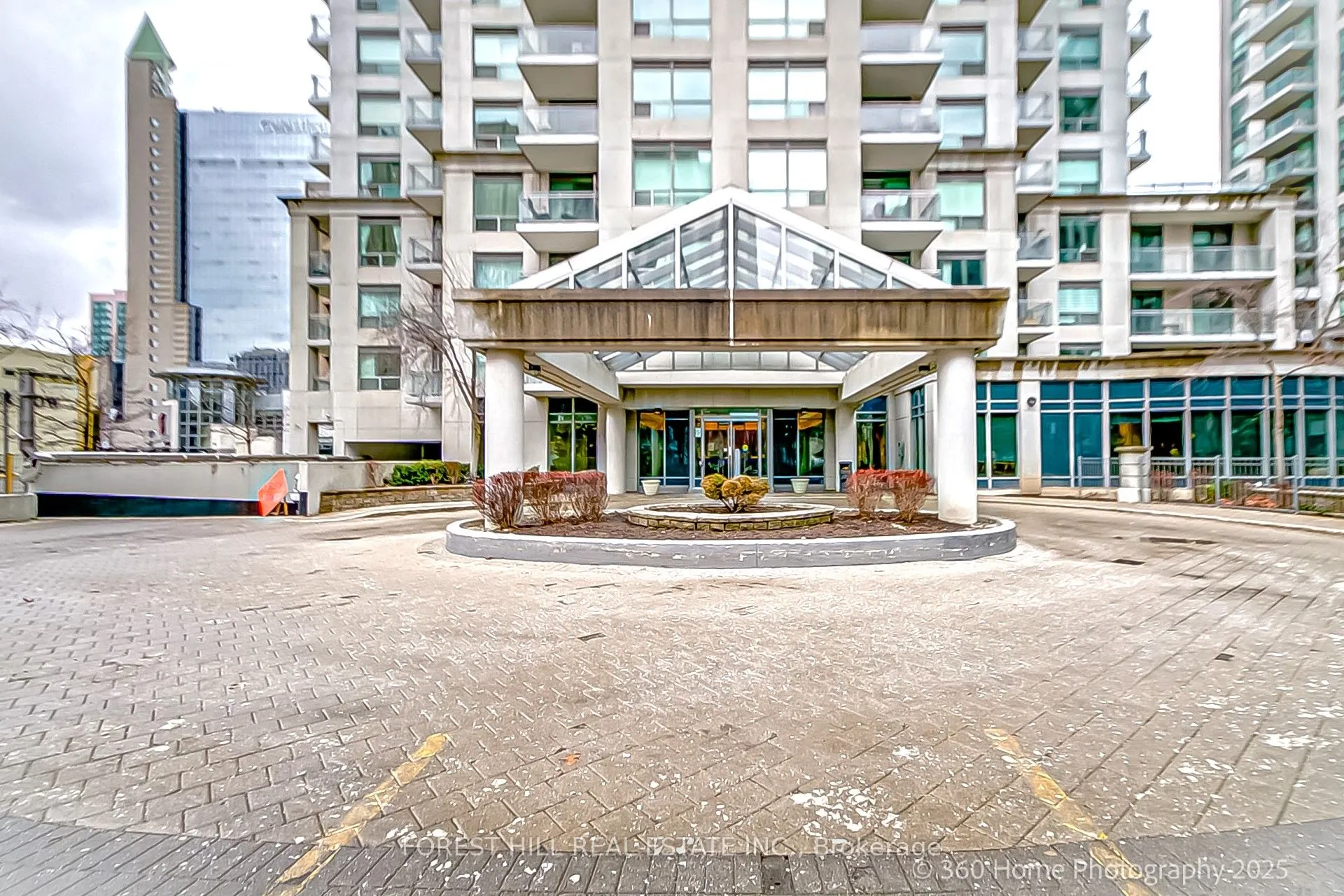 21 HILLCREST Avenue, #404