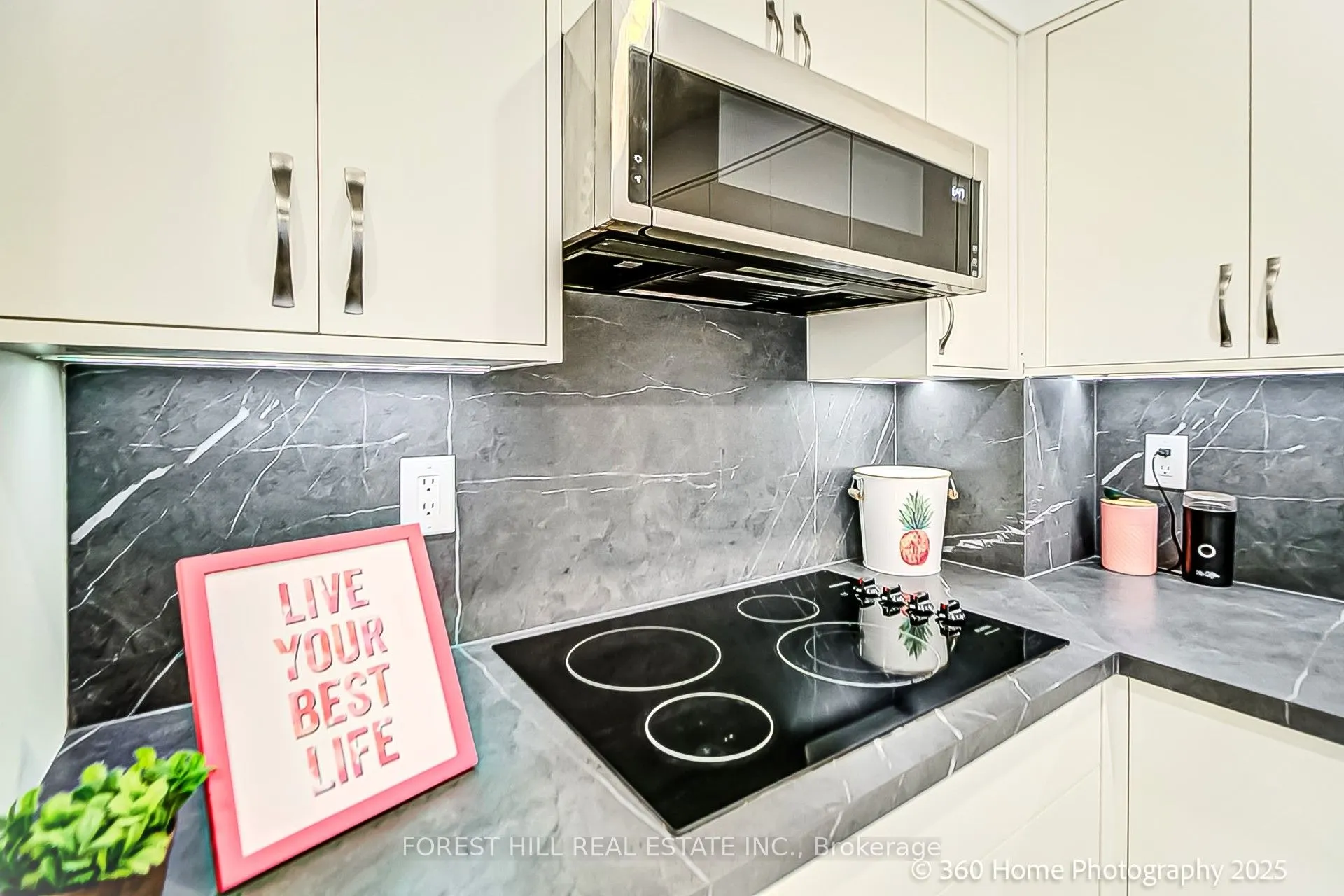 21 HILLCREST Avenue, #404