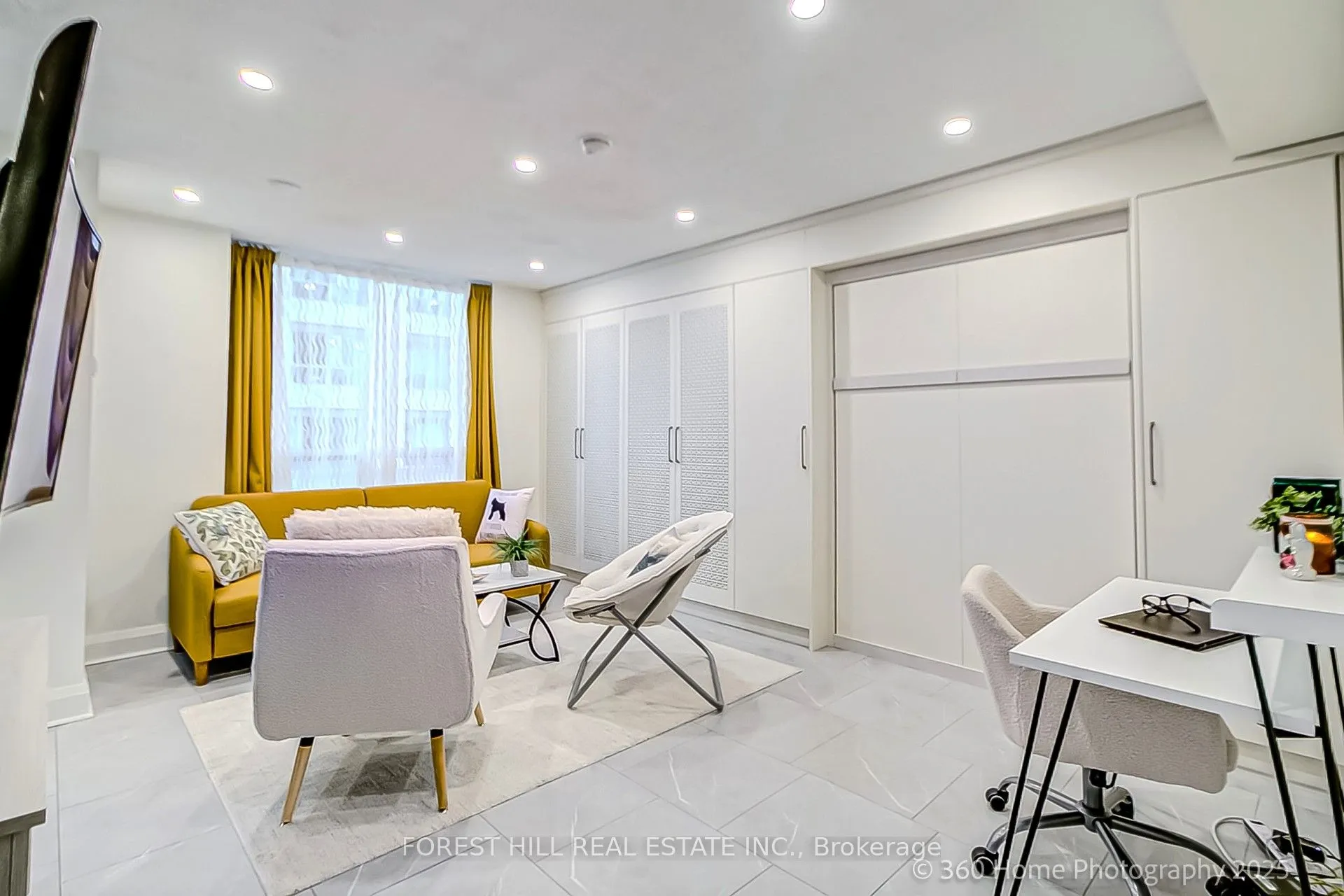 21 HILLCREST Avenue, #404
