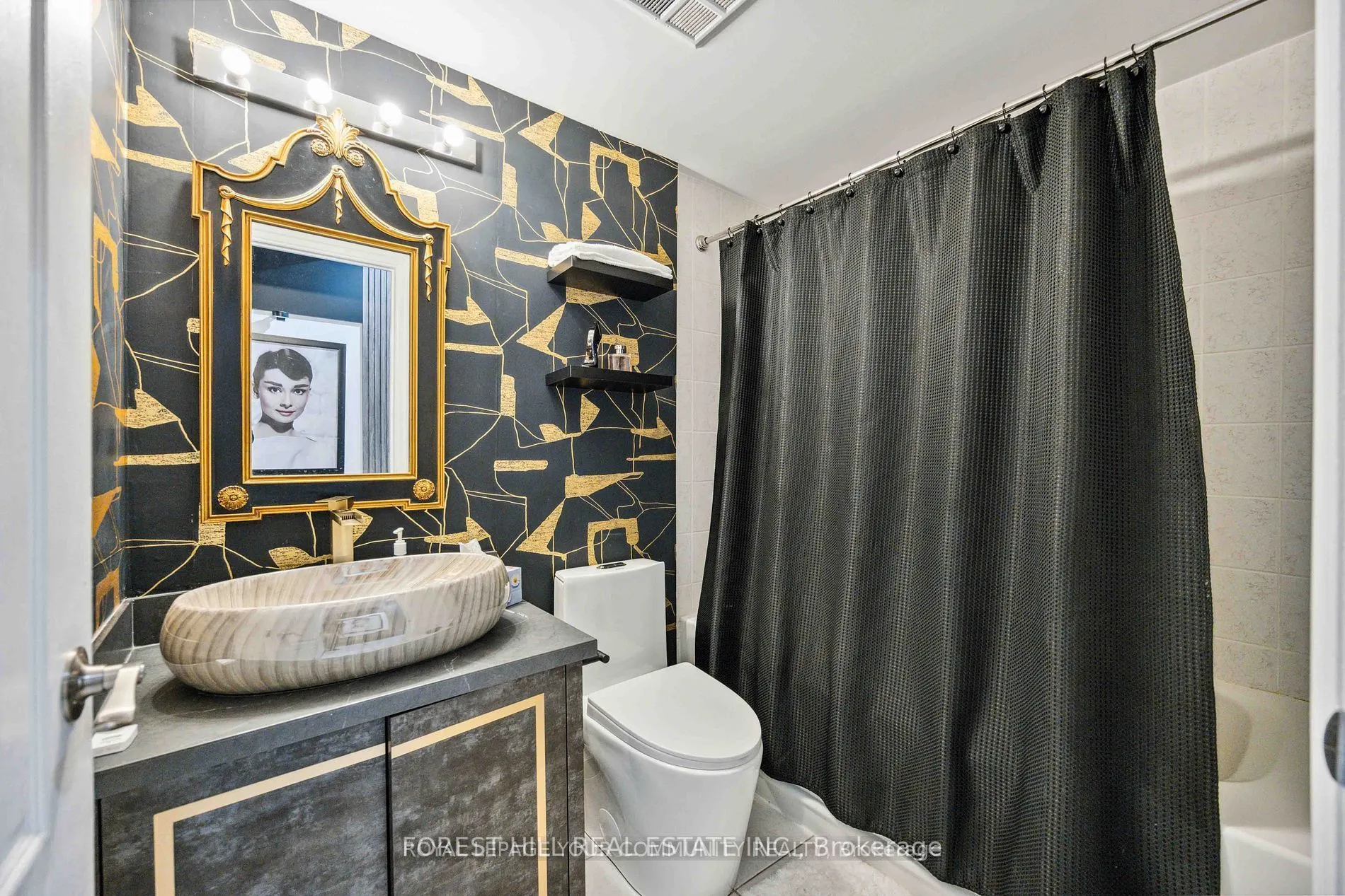 21 HILLCREST Avenue, #404