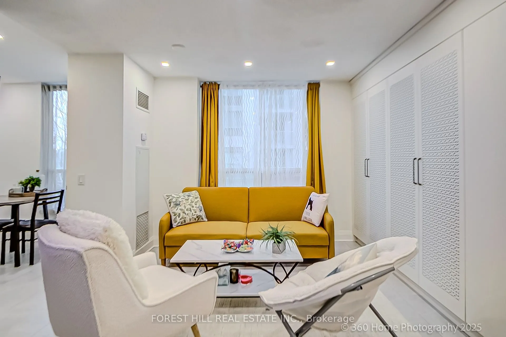 21 HILLCREST Avenue, #404