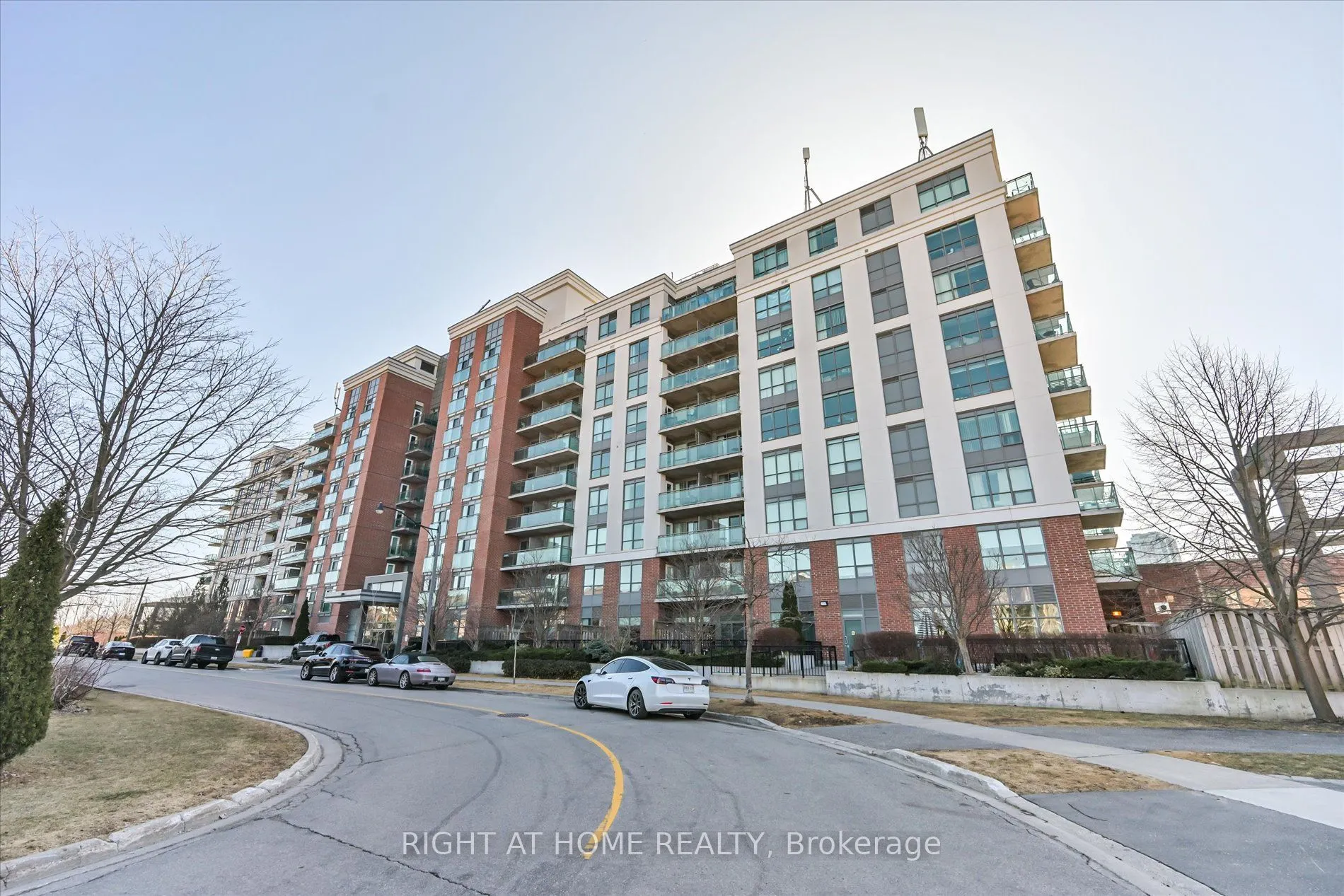 120 Dallimore Circle, #124