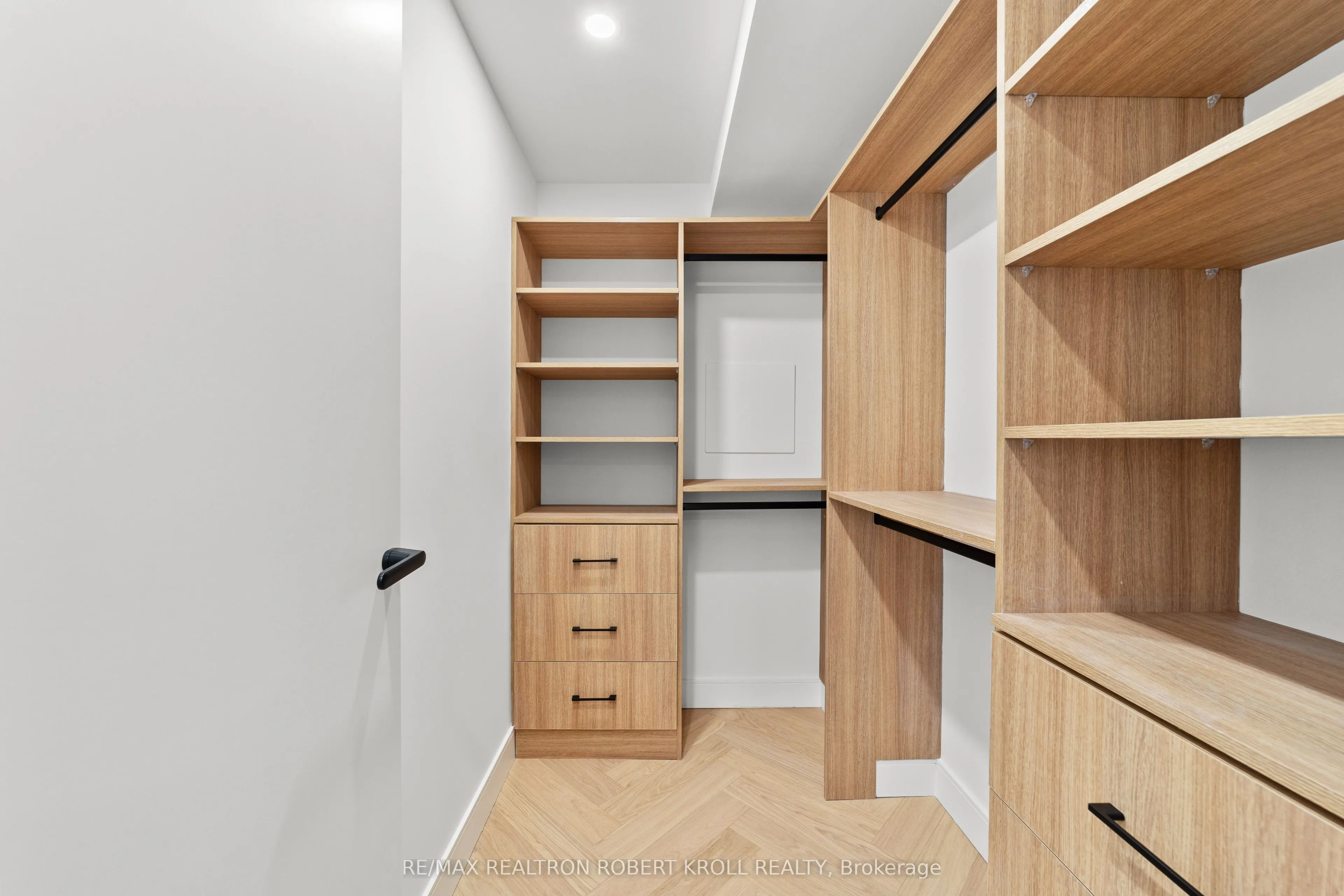 55A Avenue Road, #602