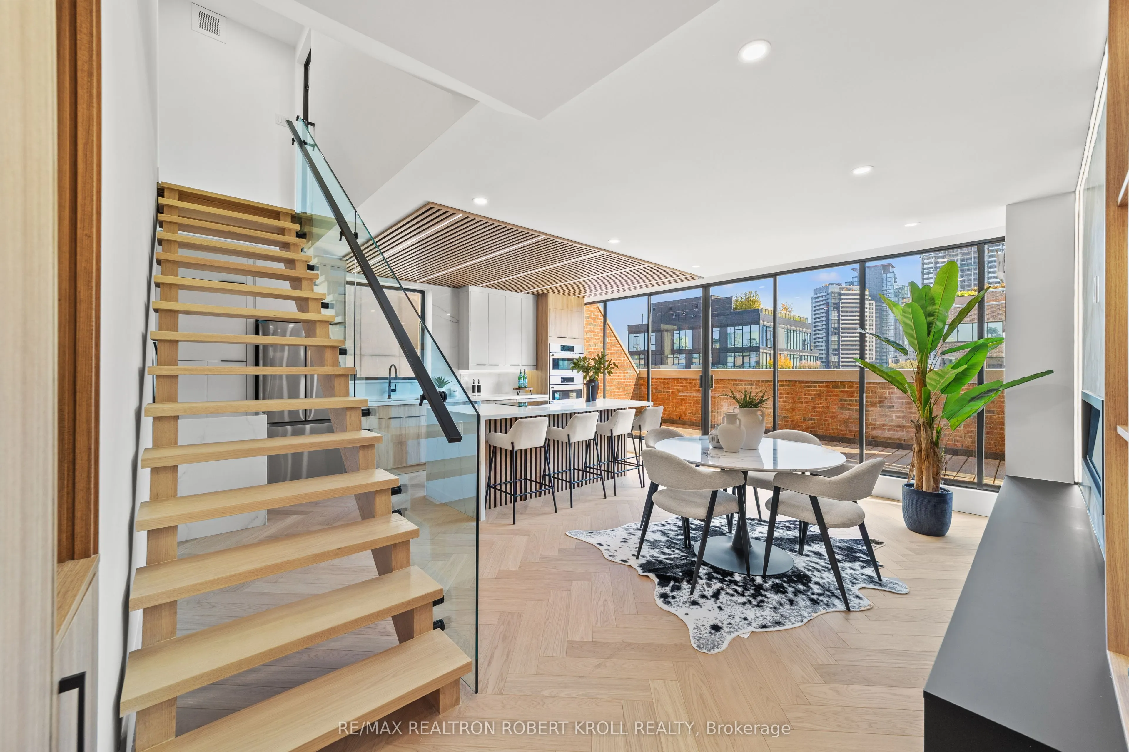 55A Avenue Road, #602