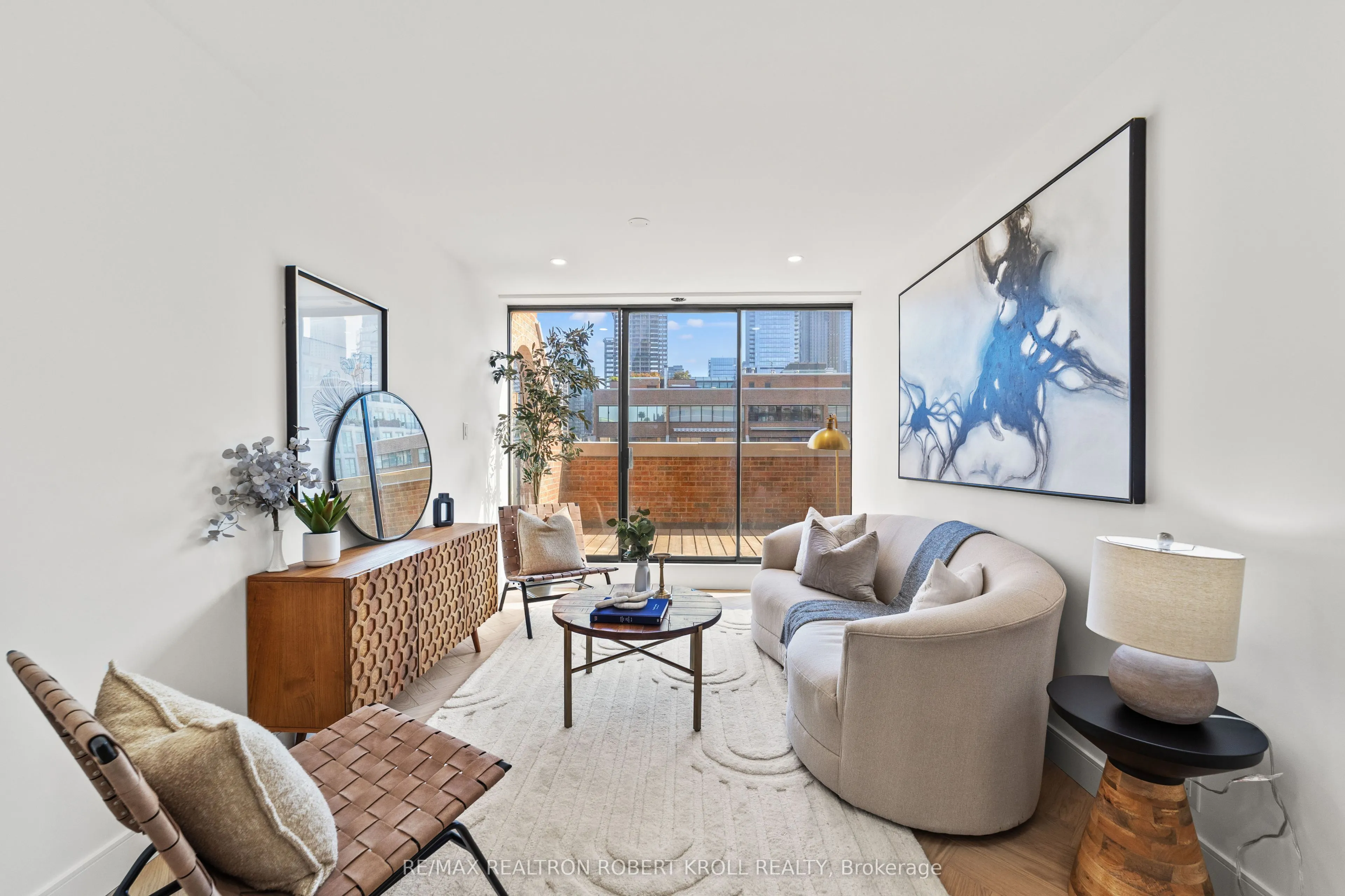 55A Avenue Road, #602
