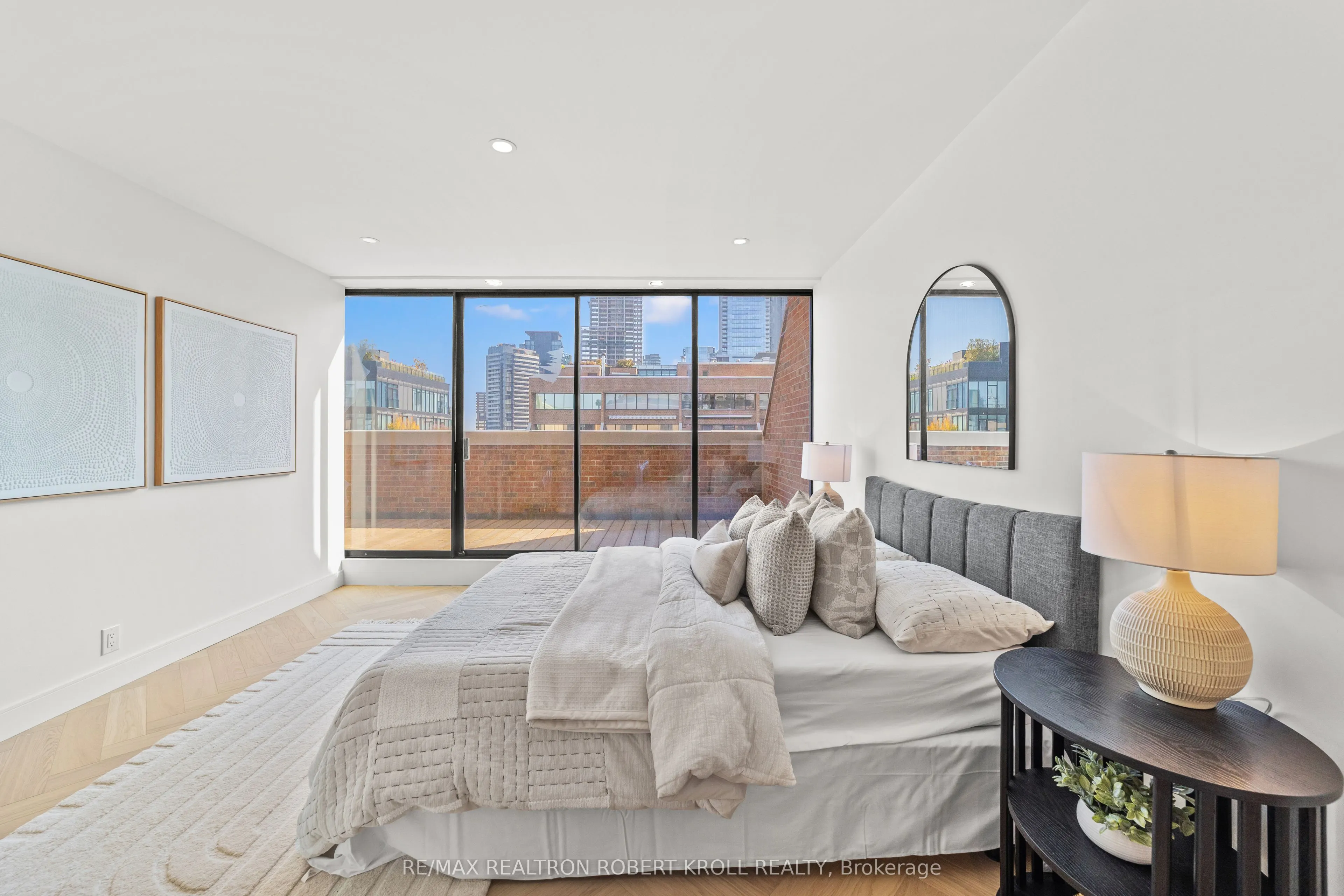 55A Avenue Road, #602