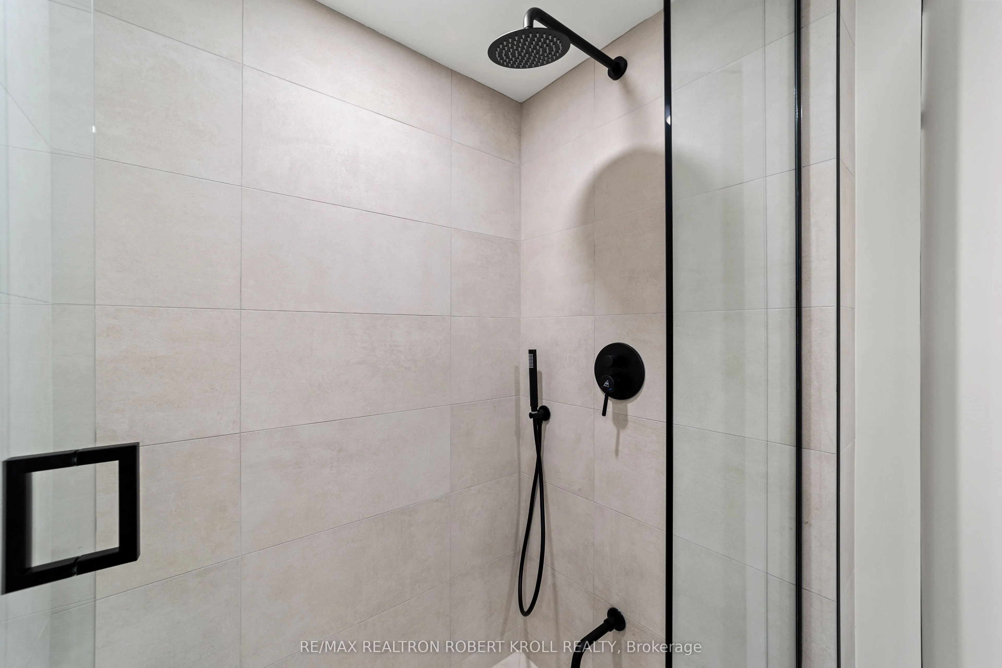 55A Avenue Road, #602