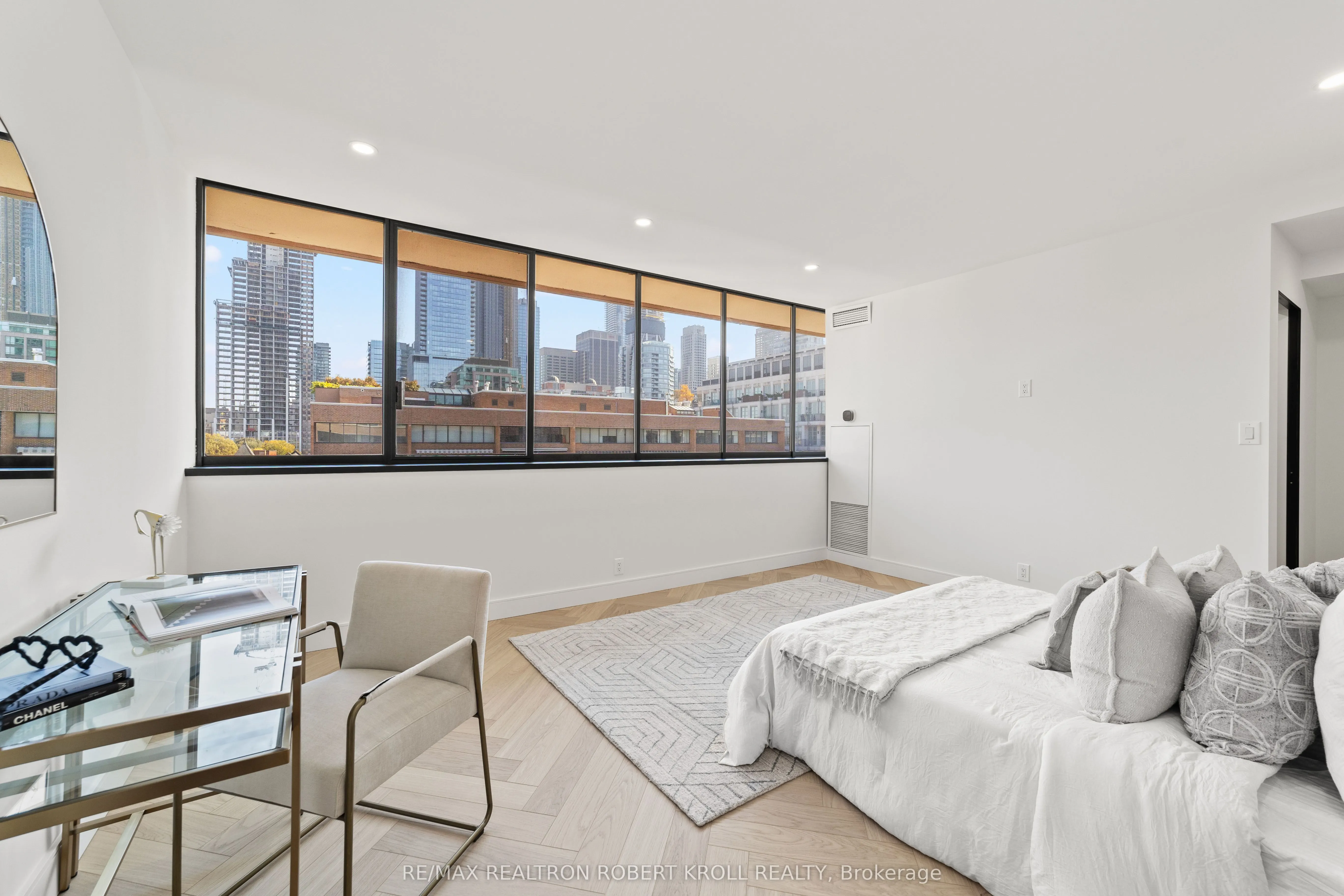 55A Avenue Road, #602