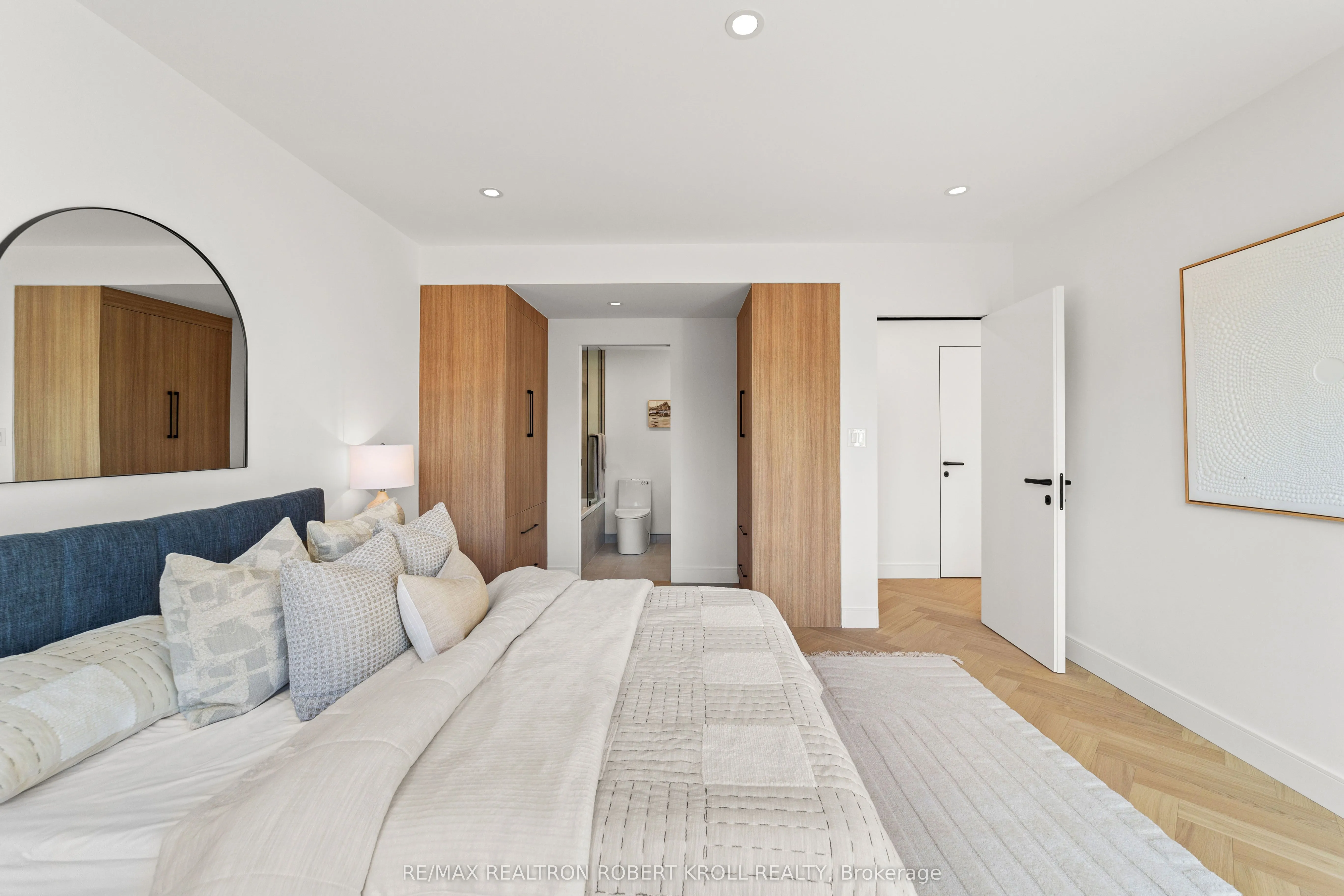 55A Avenue Road, #602