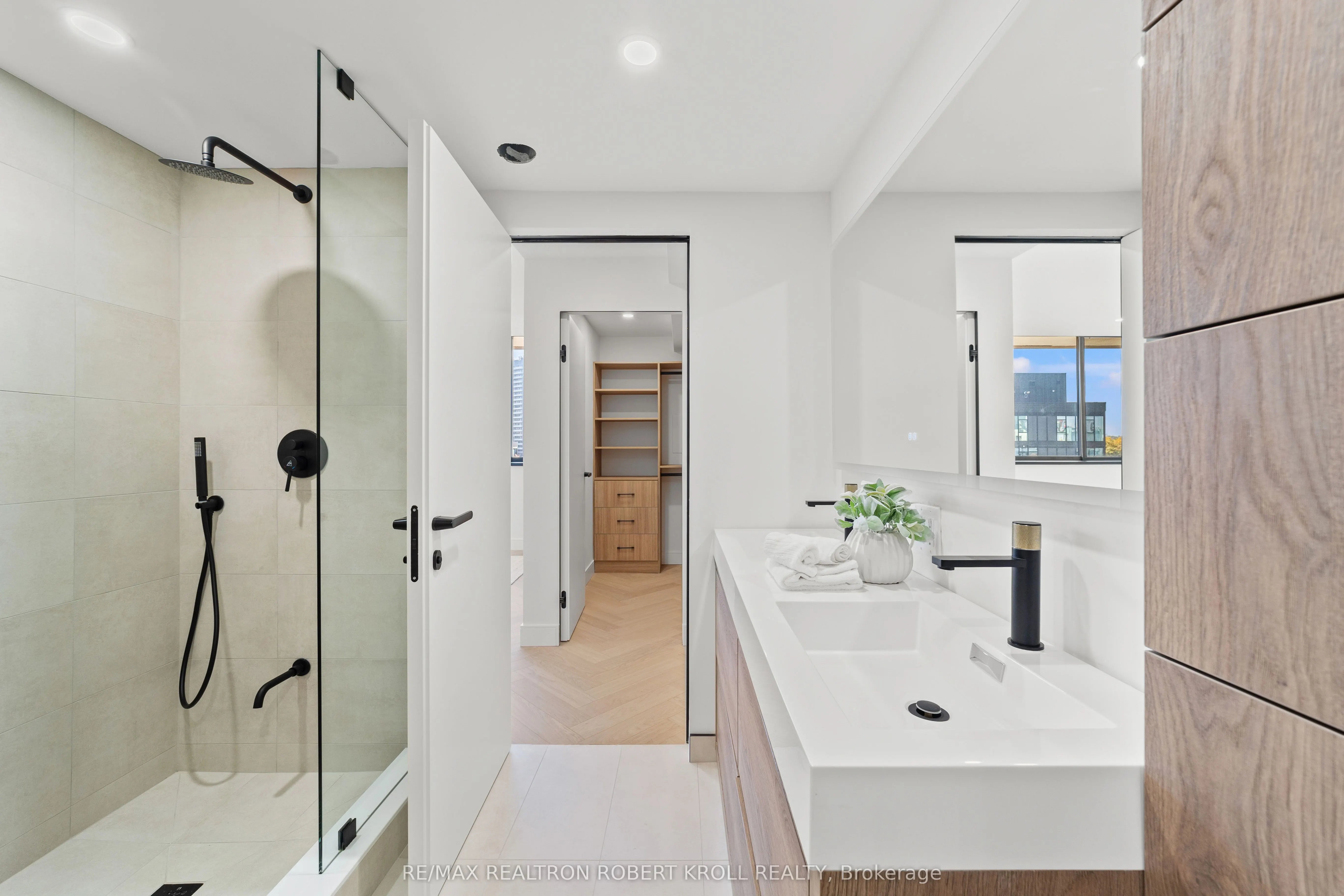 55A Avenue Road, #602