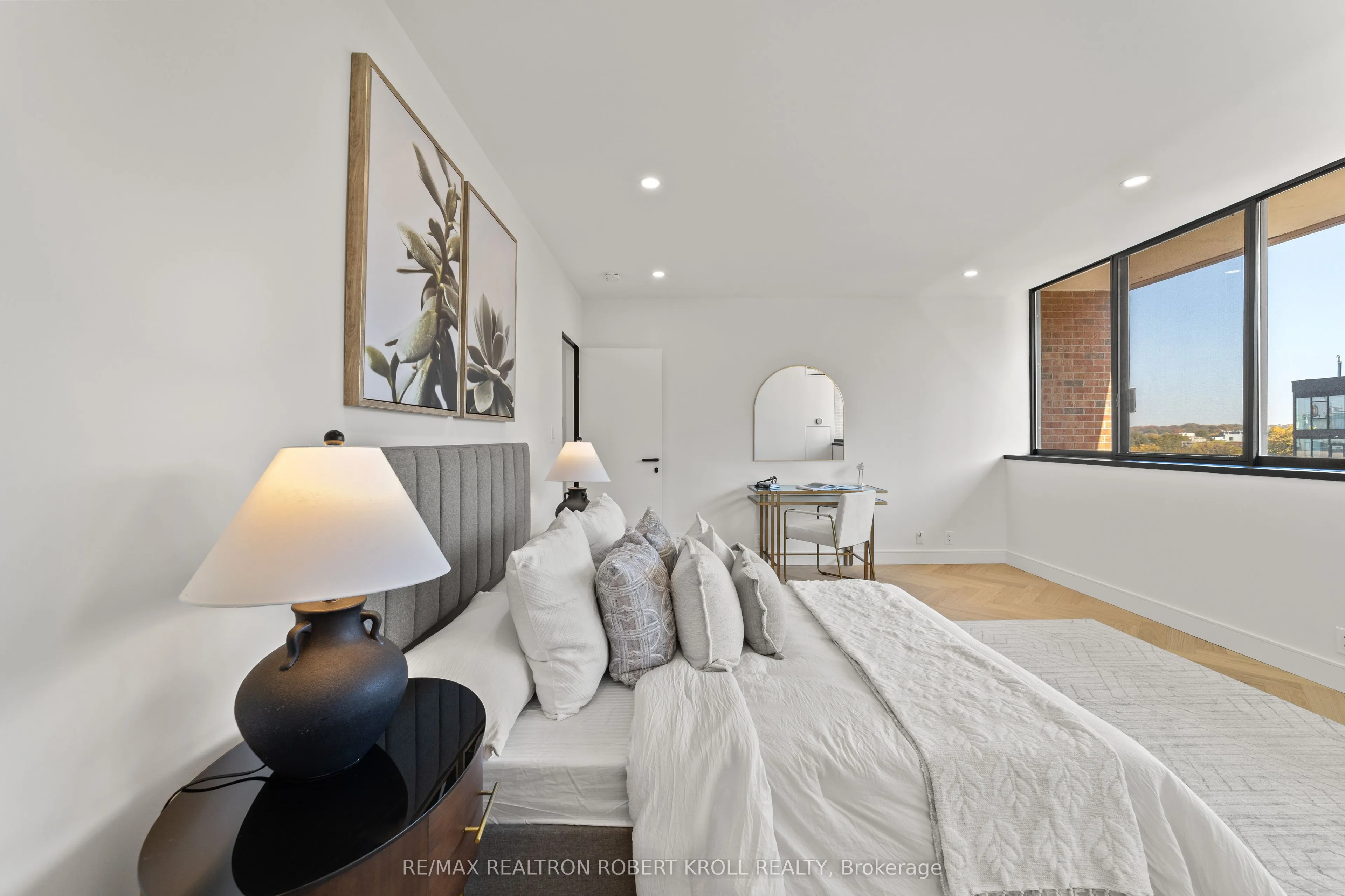 55A Avenue Road, #602
