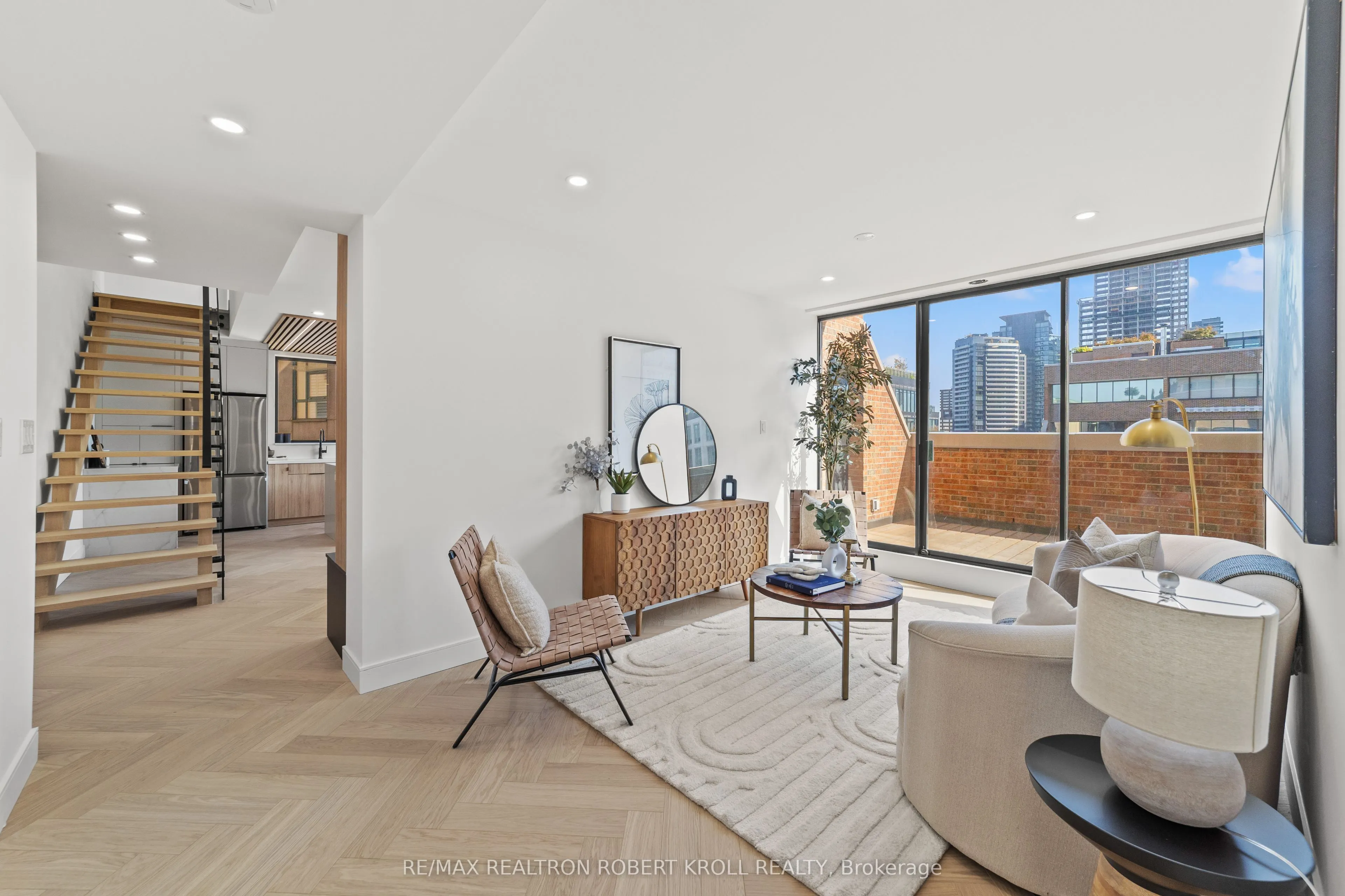 55A Avenue Road, #602