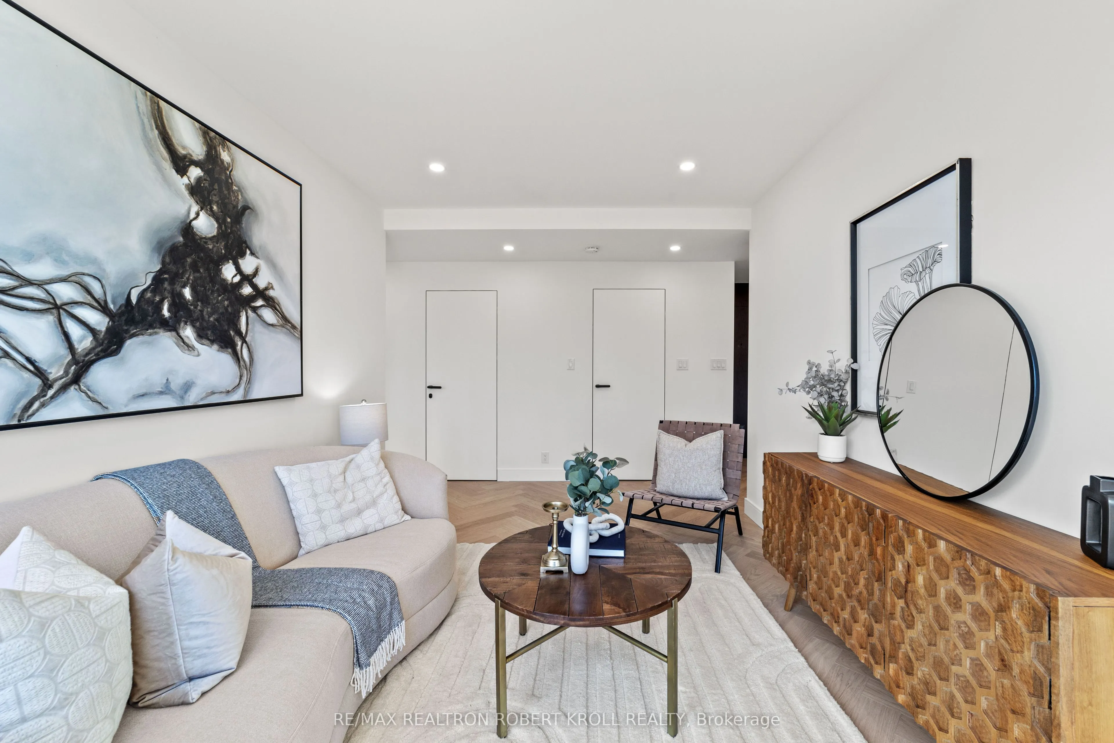 55A Avenue Road, #602