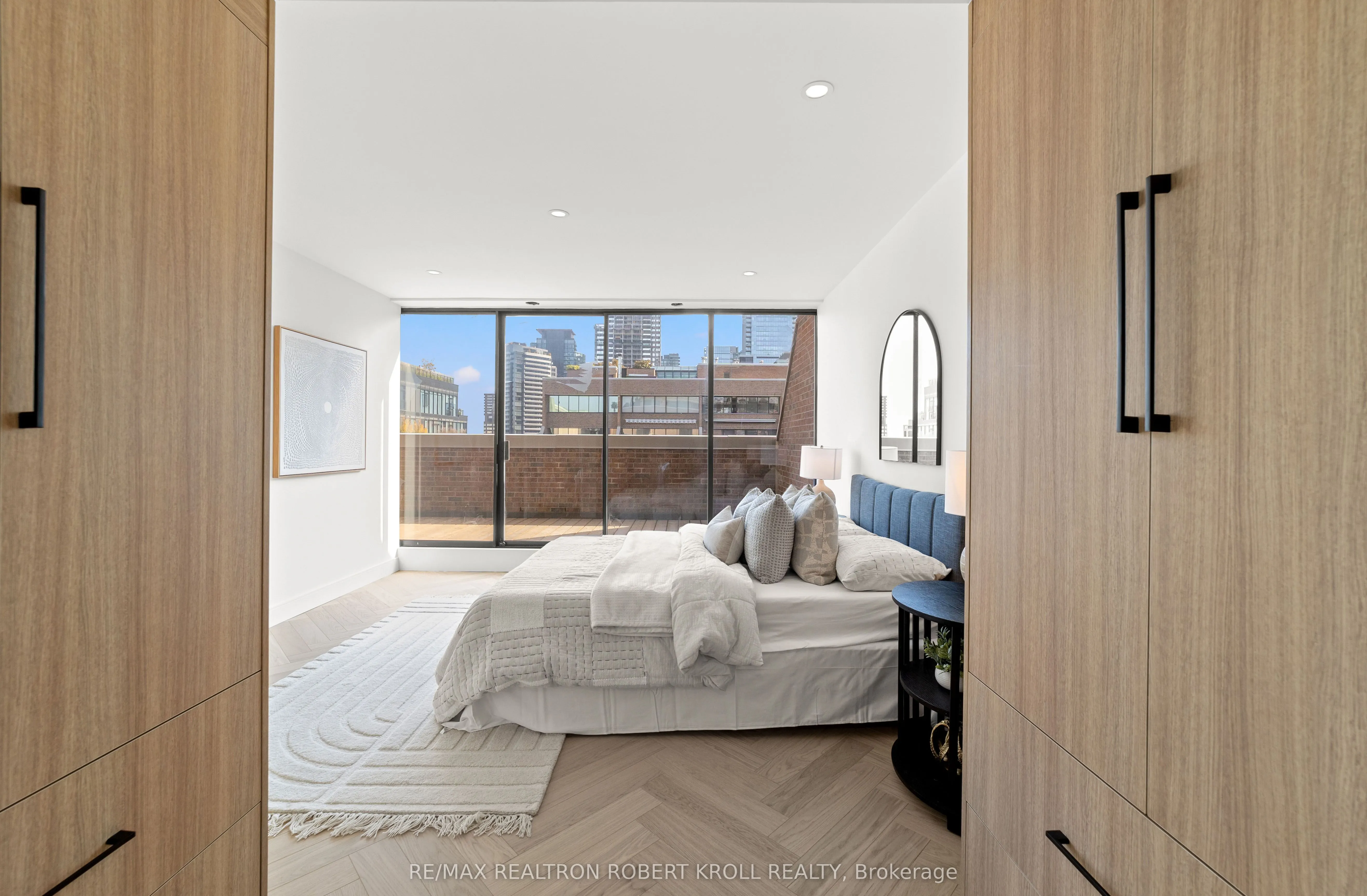 55A Avenue Road, #602