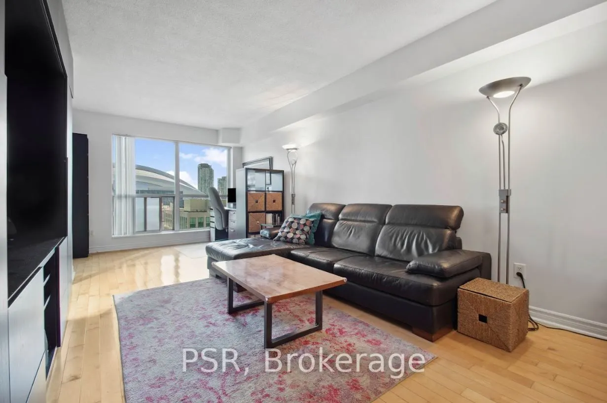 250 Wellington Street W, #1536