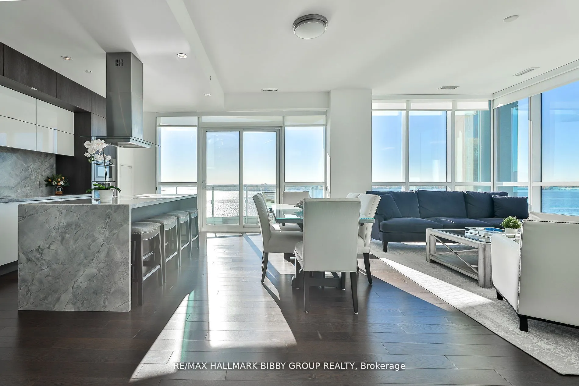 55 Merchants Wharf, #923