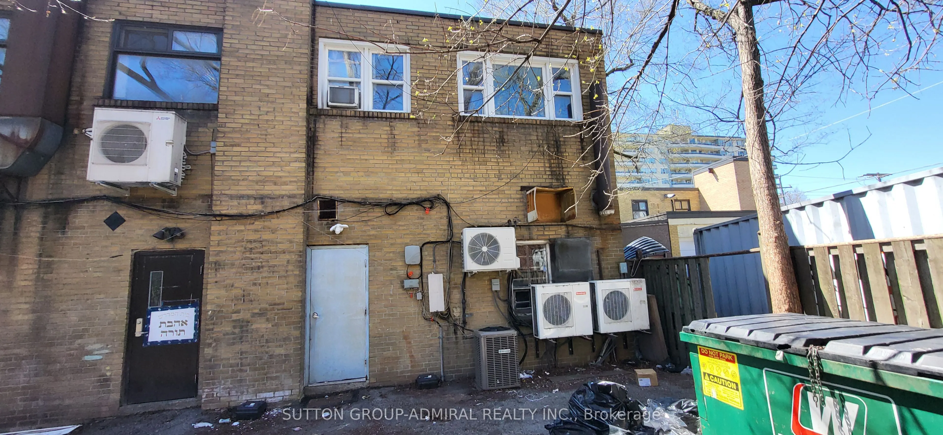 2839 Bathurst Street