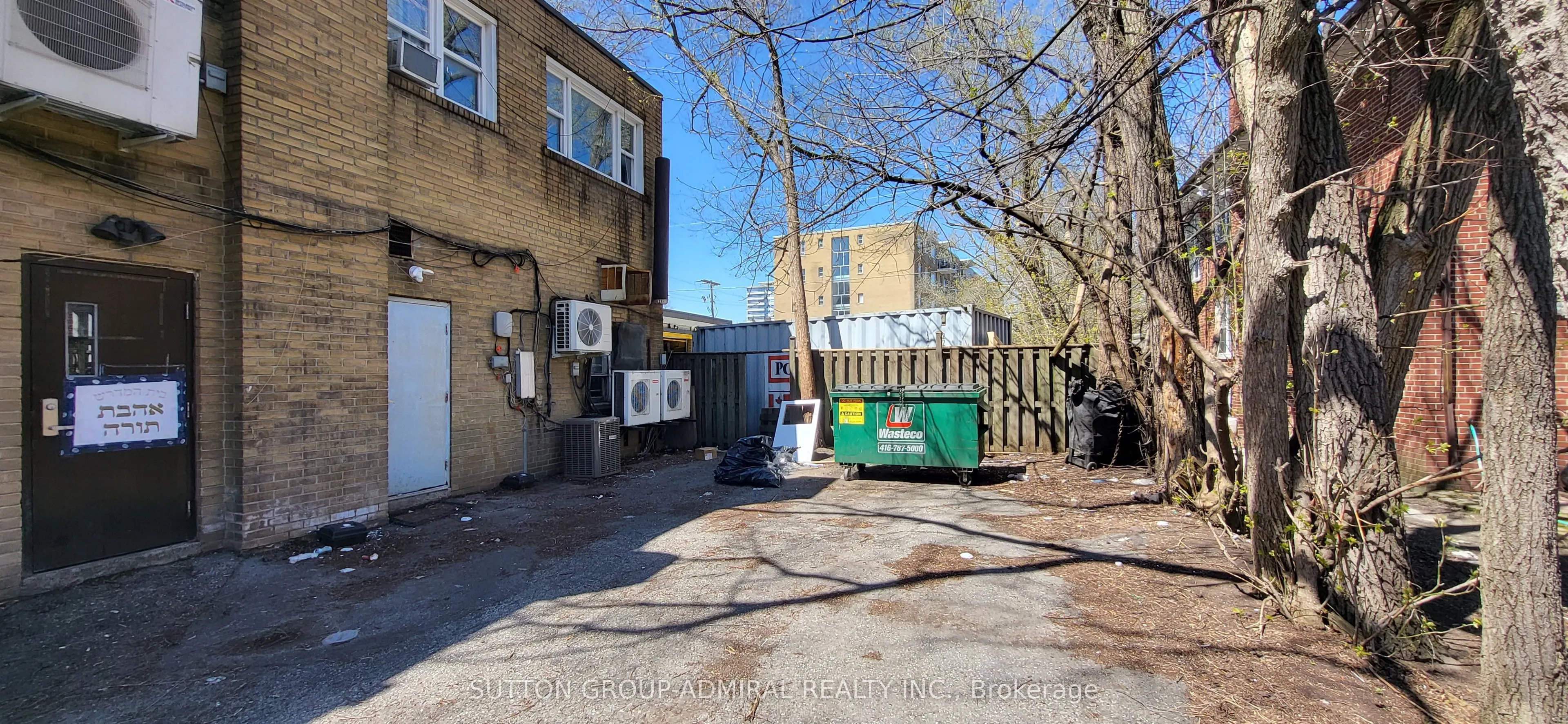 2839 Bathurst Street