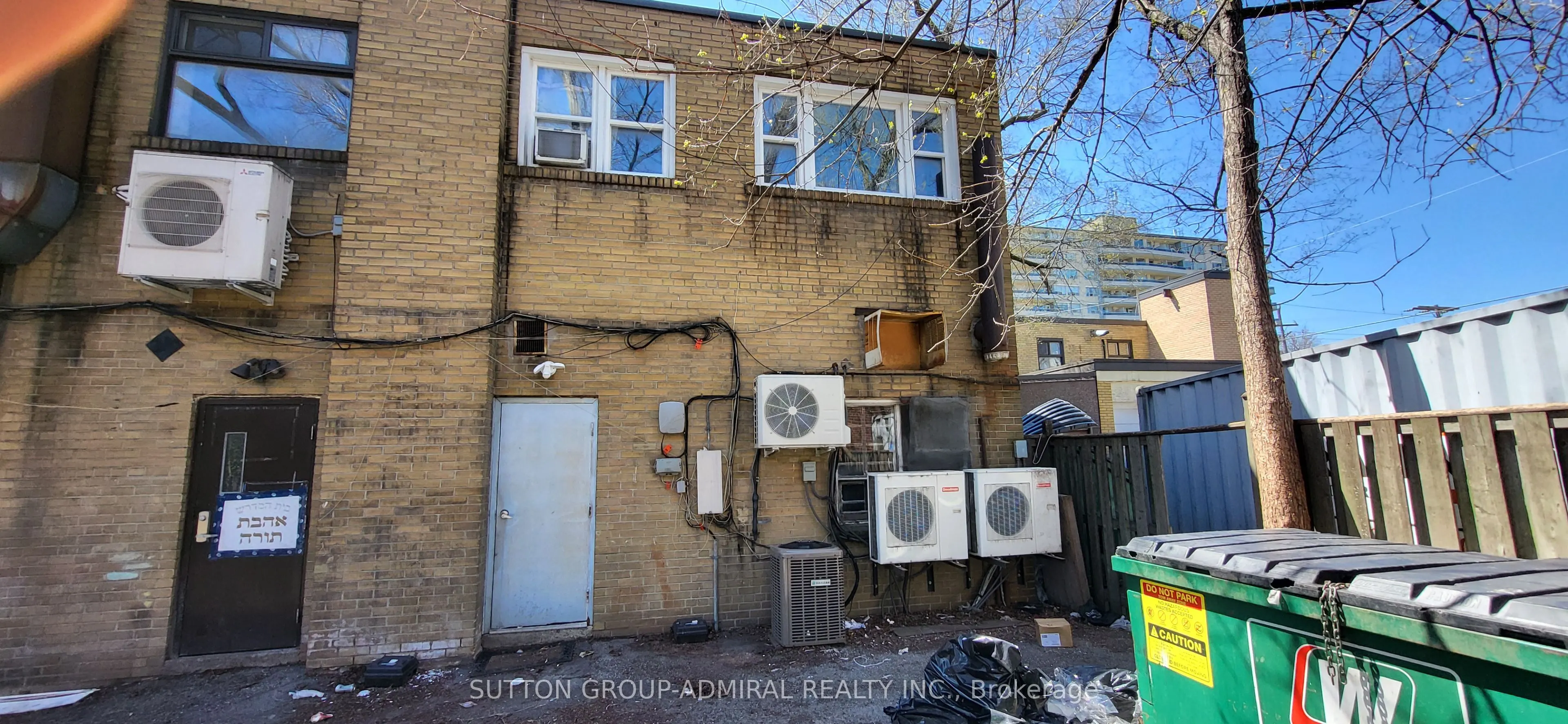 2839 Bathurst Street