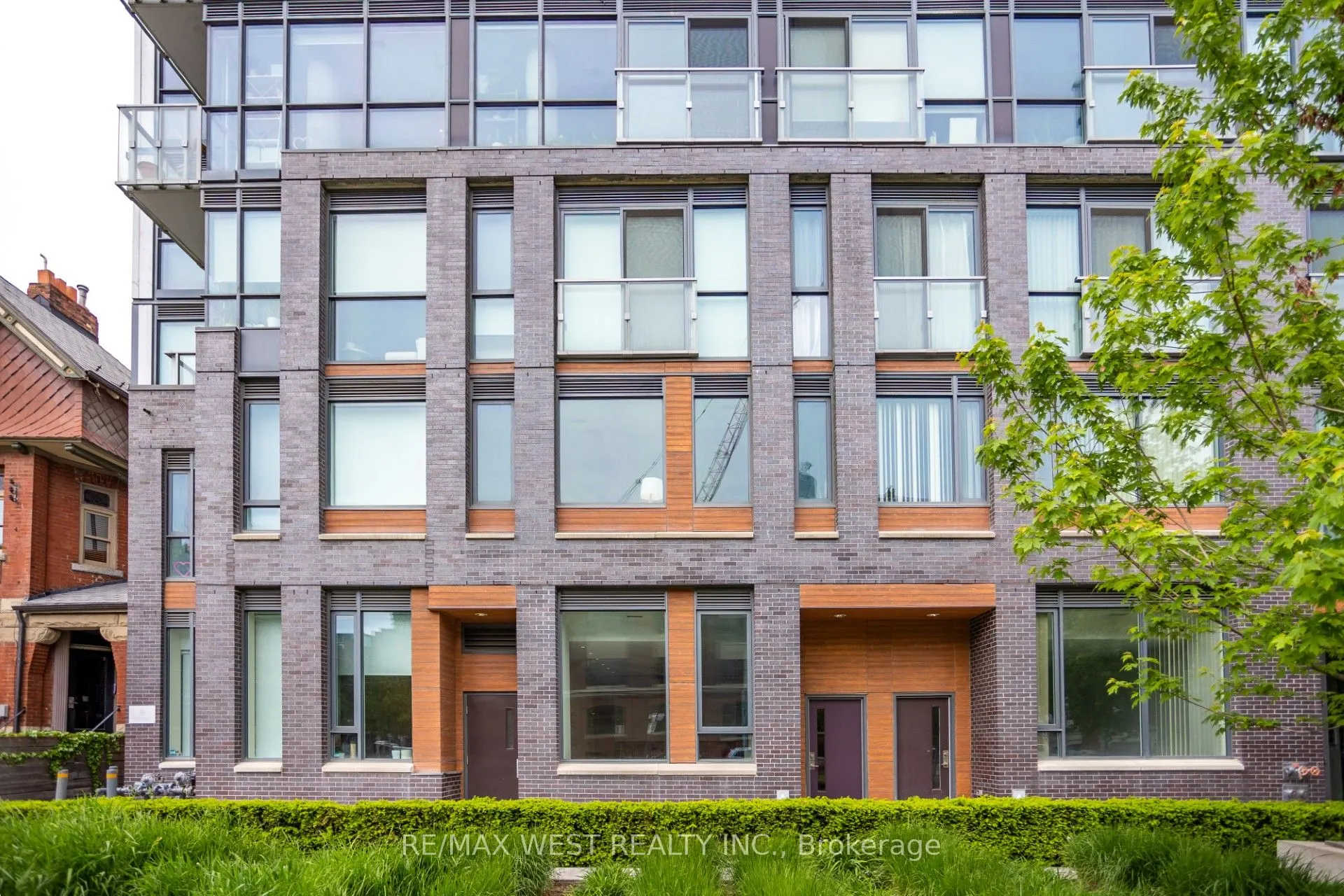 508 Wellington Street W, #TH02