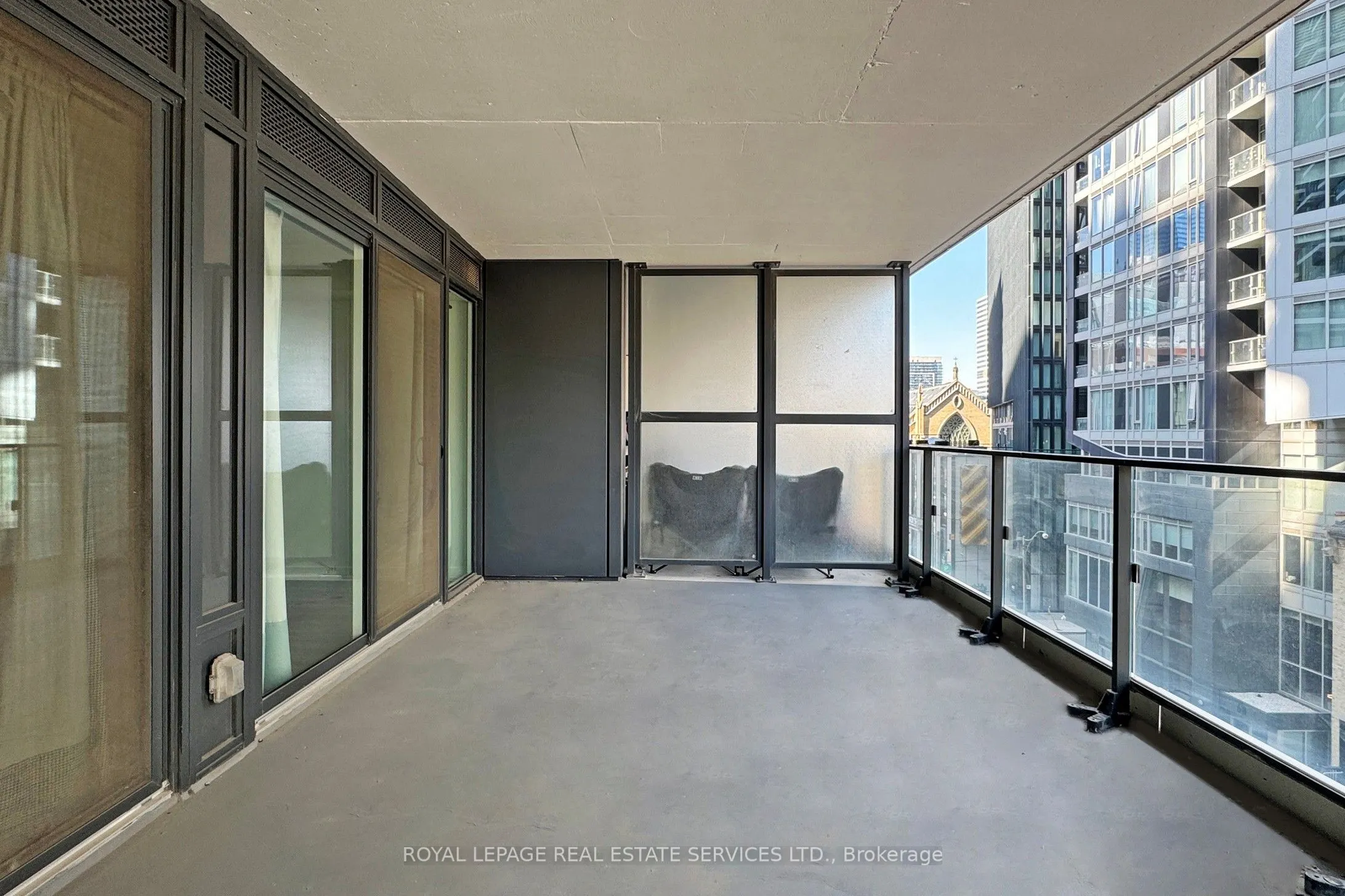 77 Shuter Street, #612