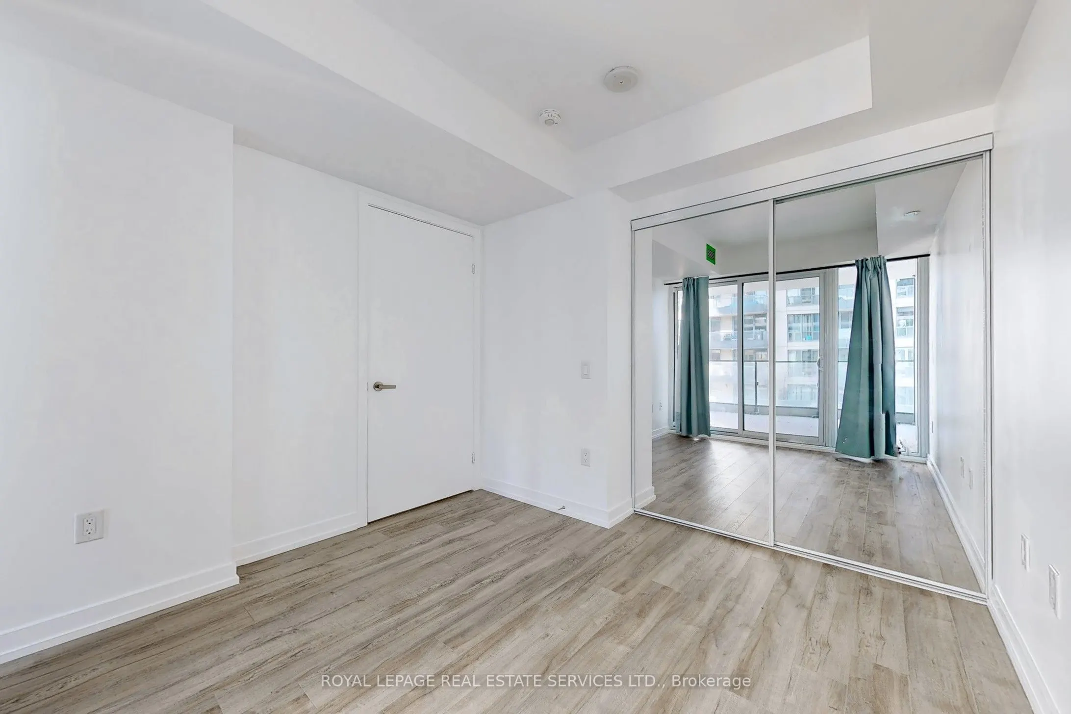77 Shuter Street, #612
