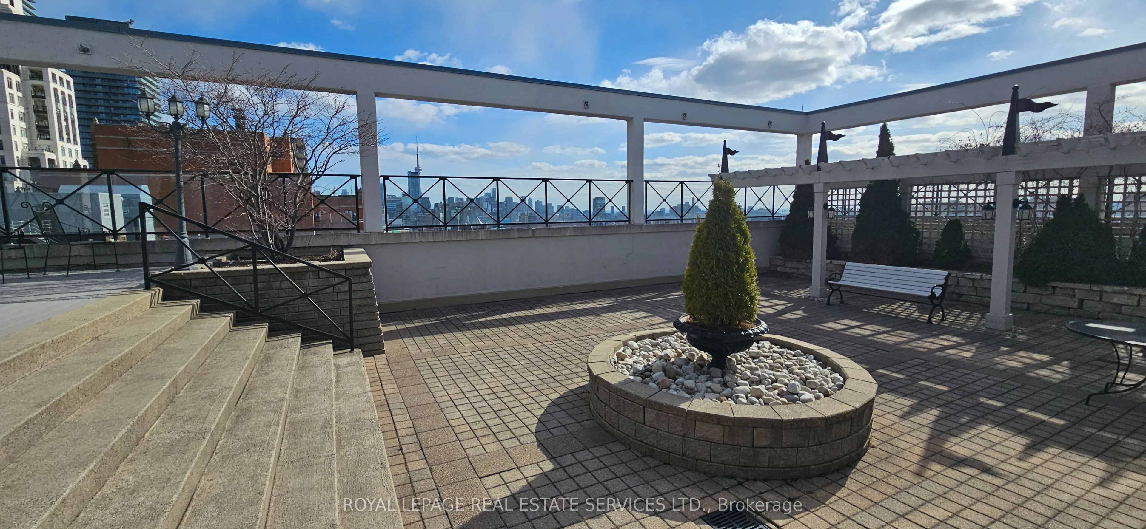 102 Bloor Street W #306