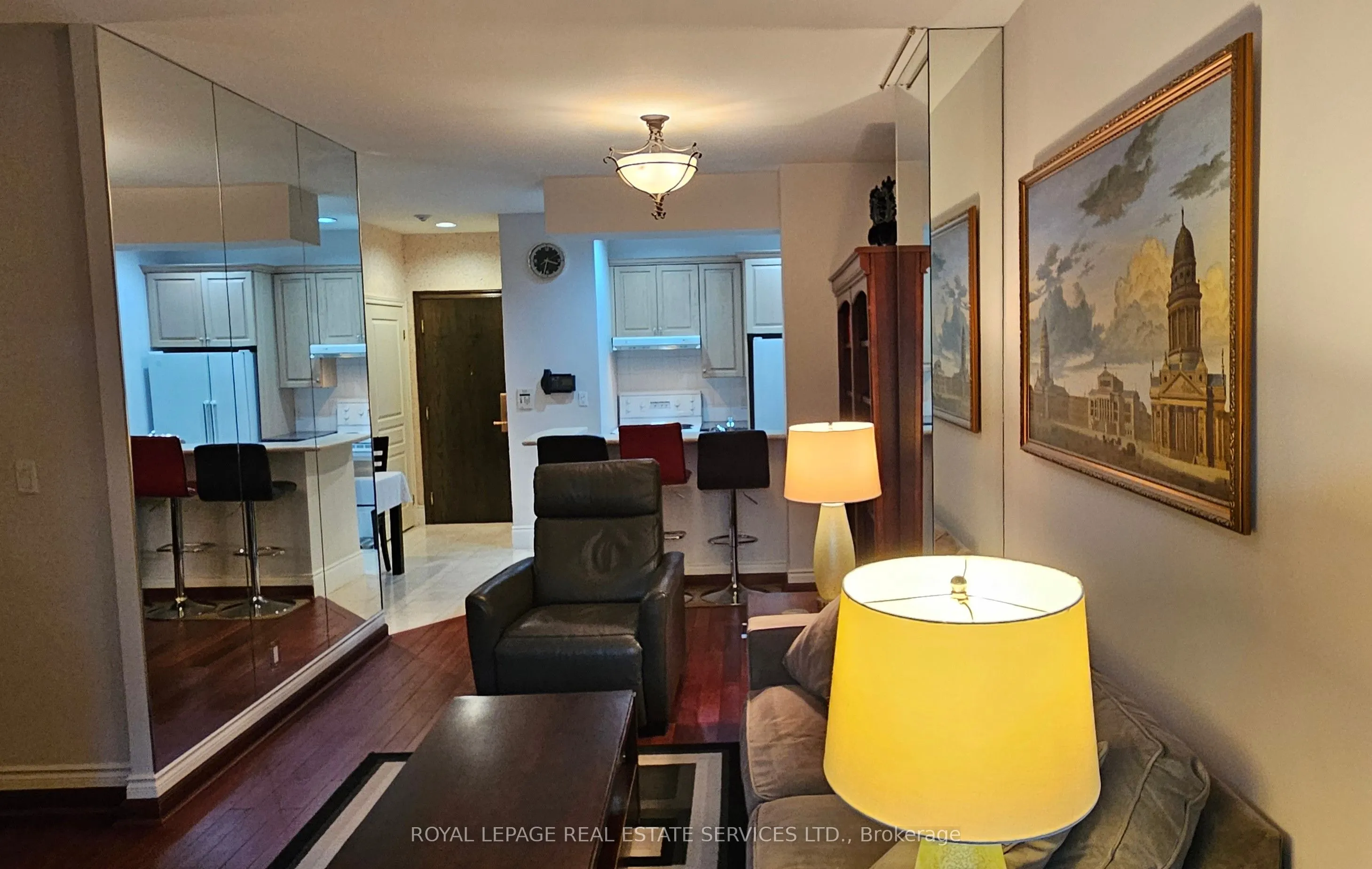 102 Bloor Street W #306