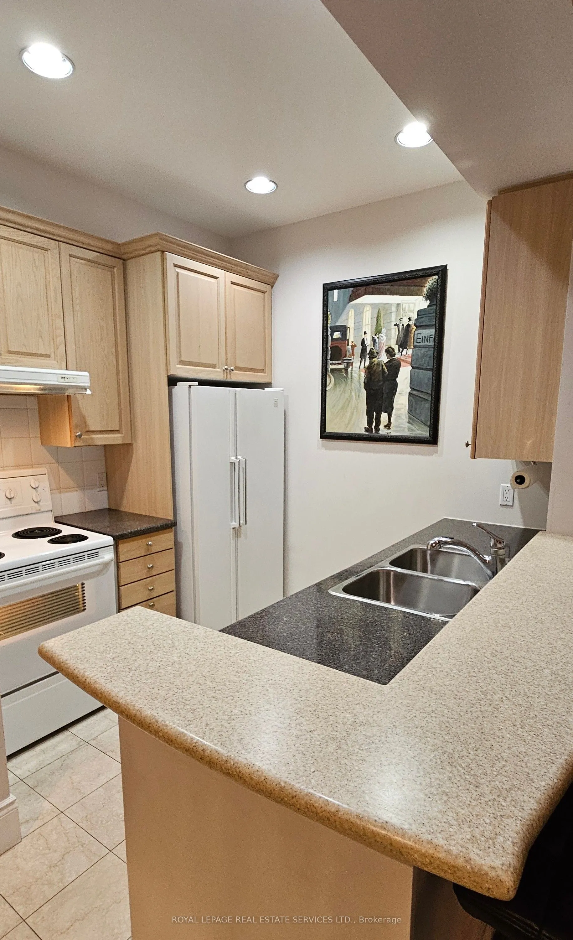 102 Bloor Street W #306
