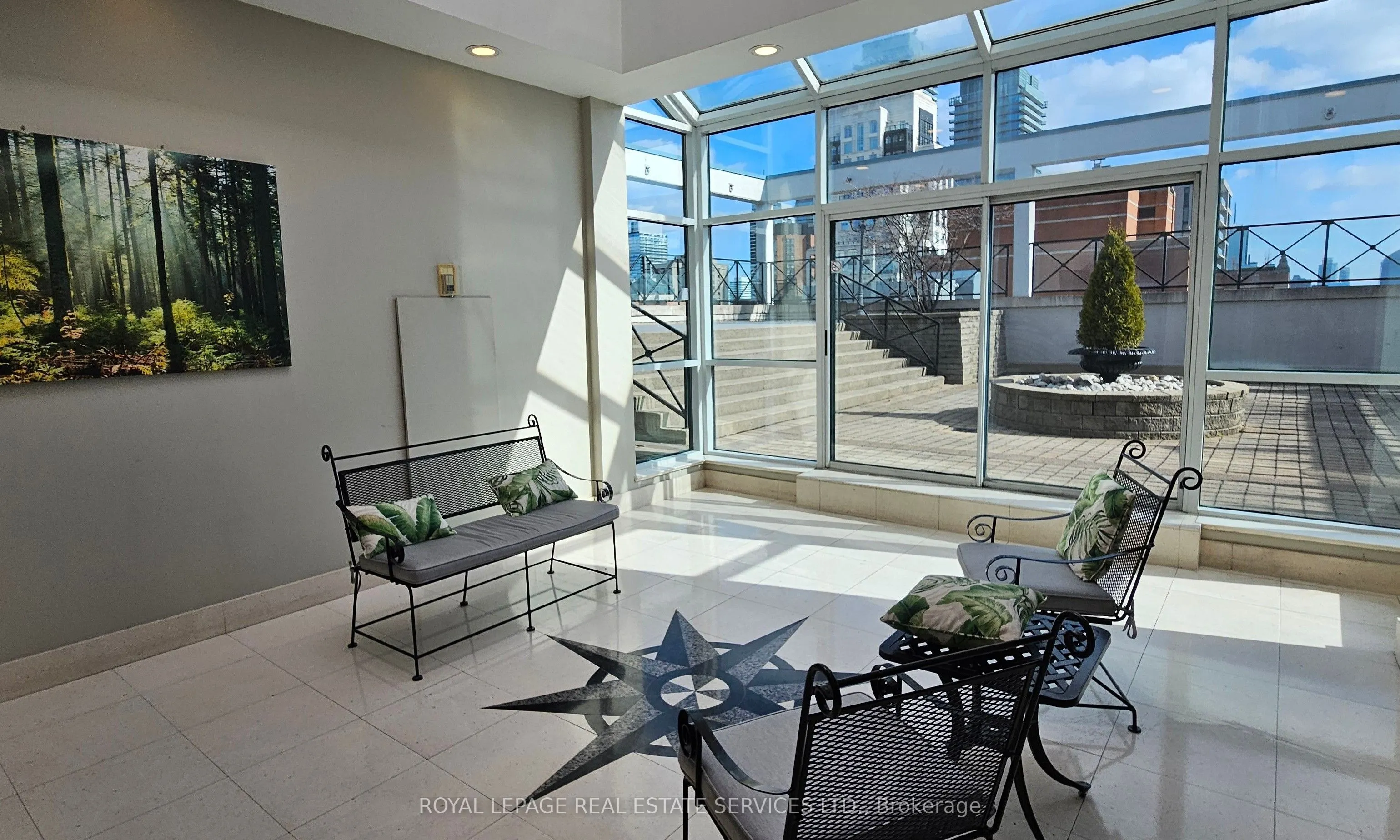 102 Bloor Street W #306