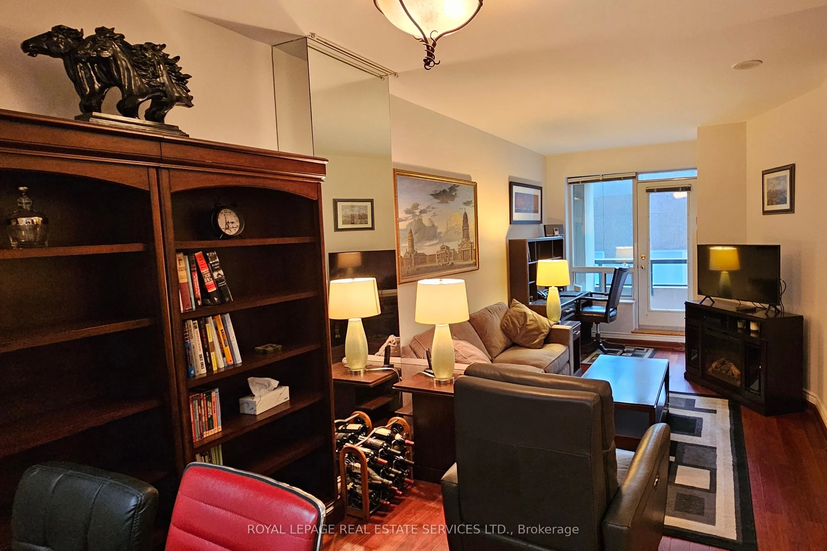 102 Bloor Street W #306