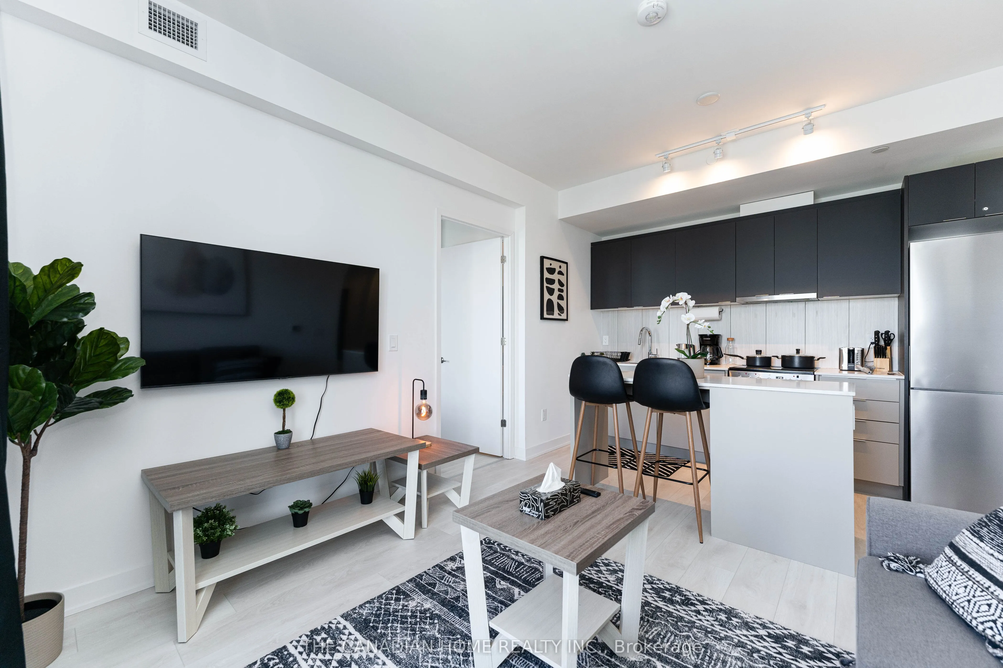 8 Tippett Road, #1511