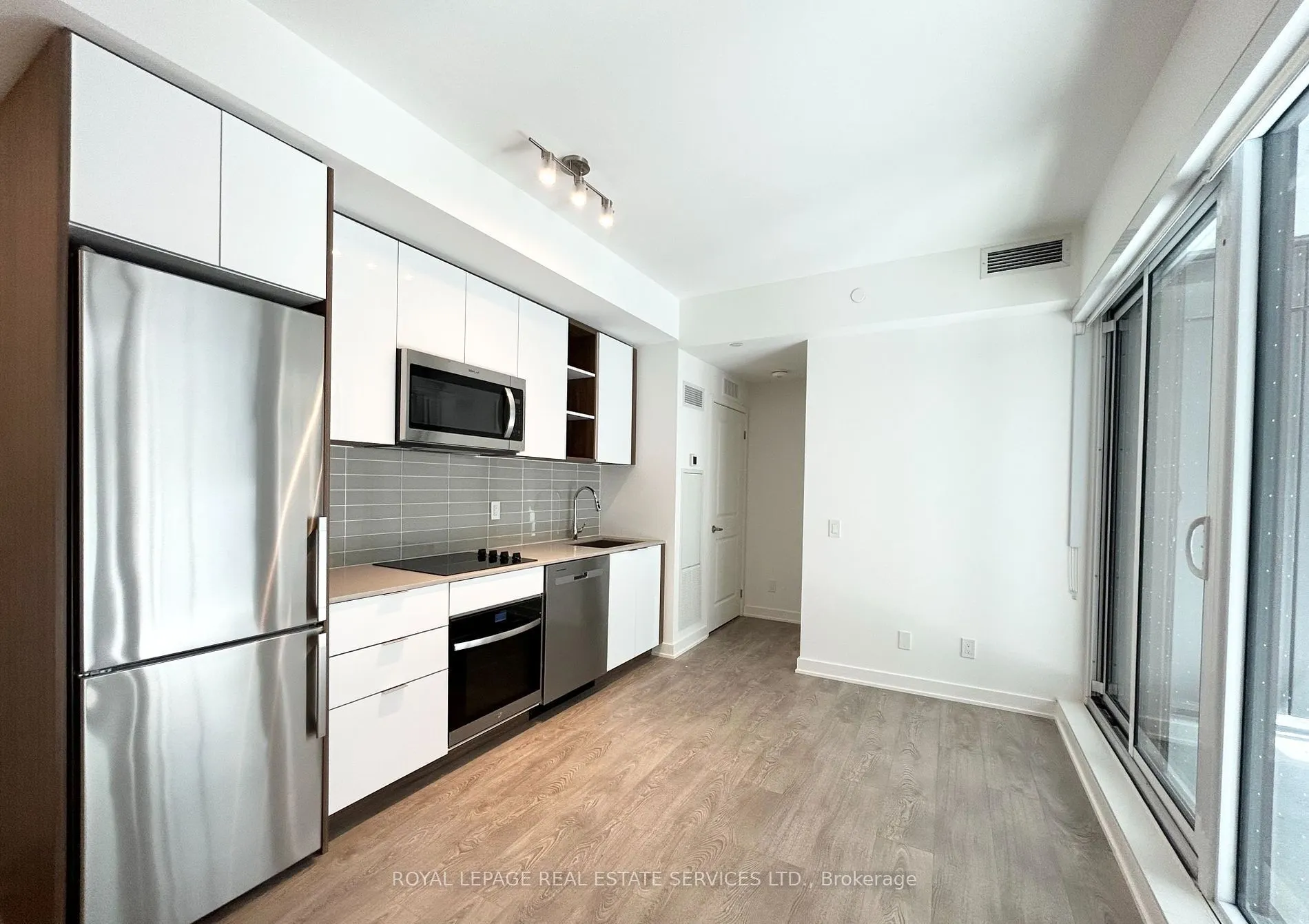 543 Richmond Street W, #425