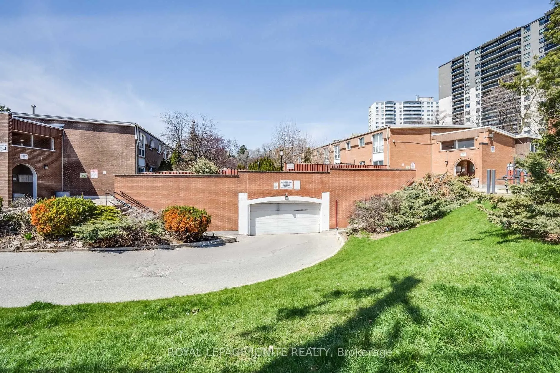 10 Leith Hill Road, #4