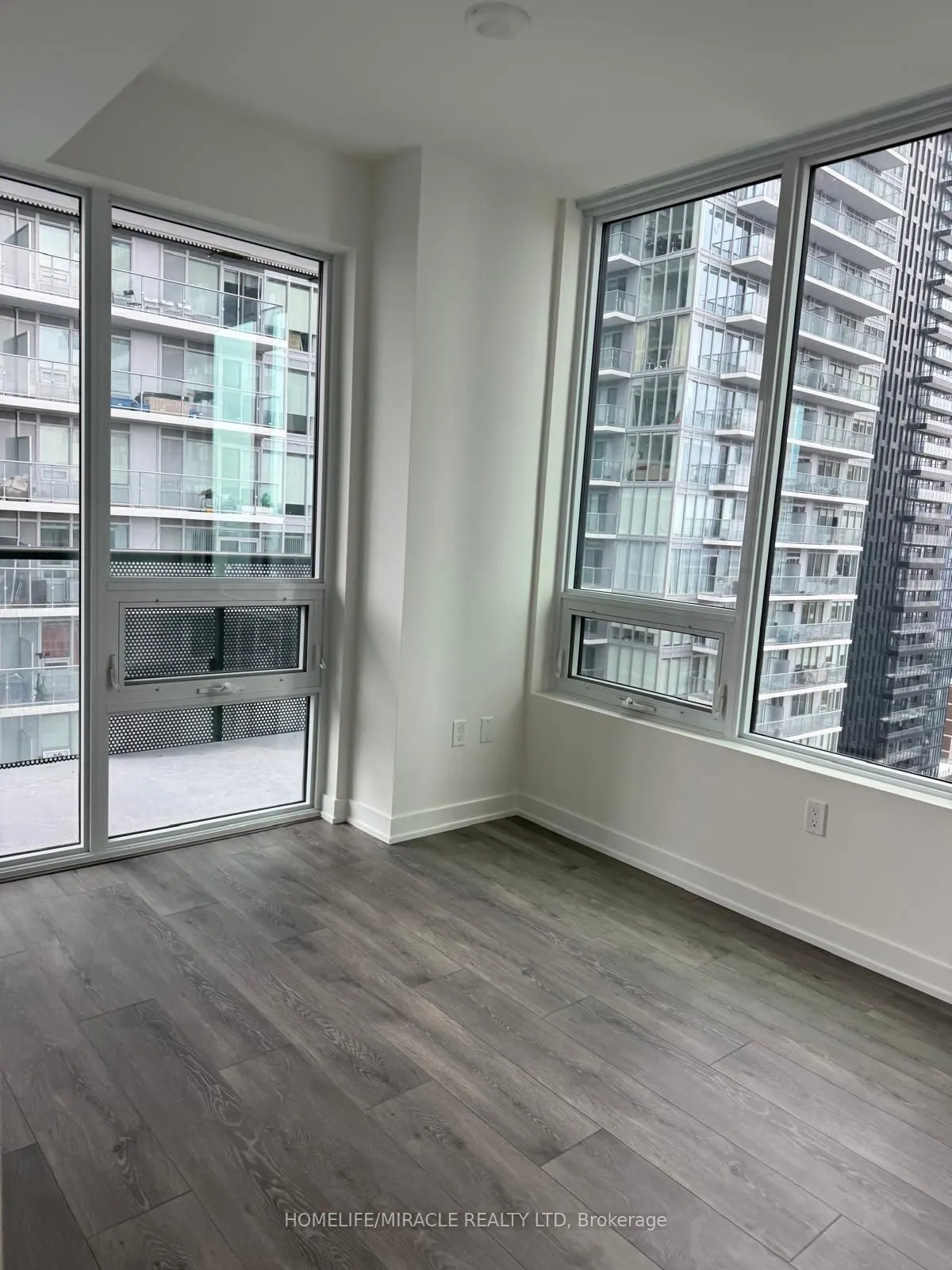 127 Broadway Avenue, #1805