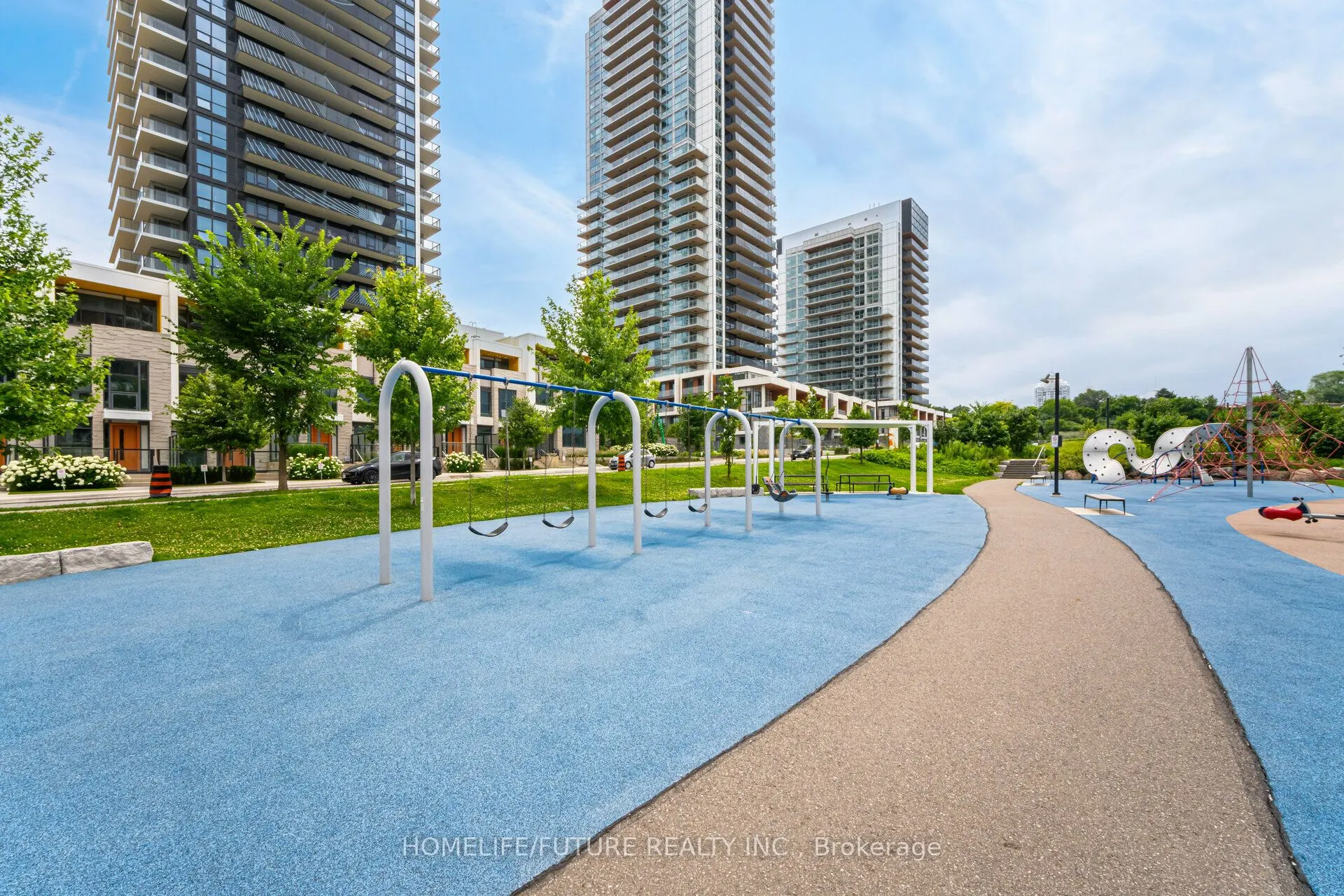 85 Mcmahon Drive, #807