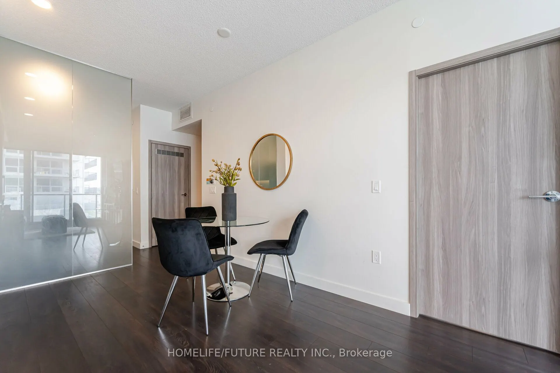 85 Mcmahon Drive, #807