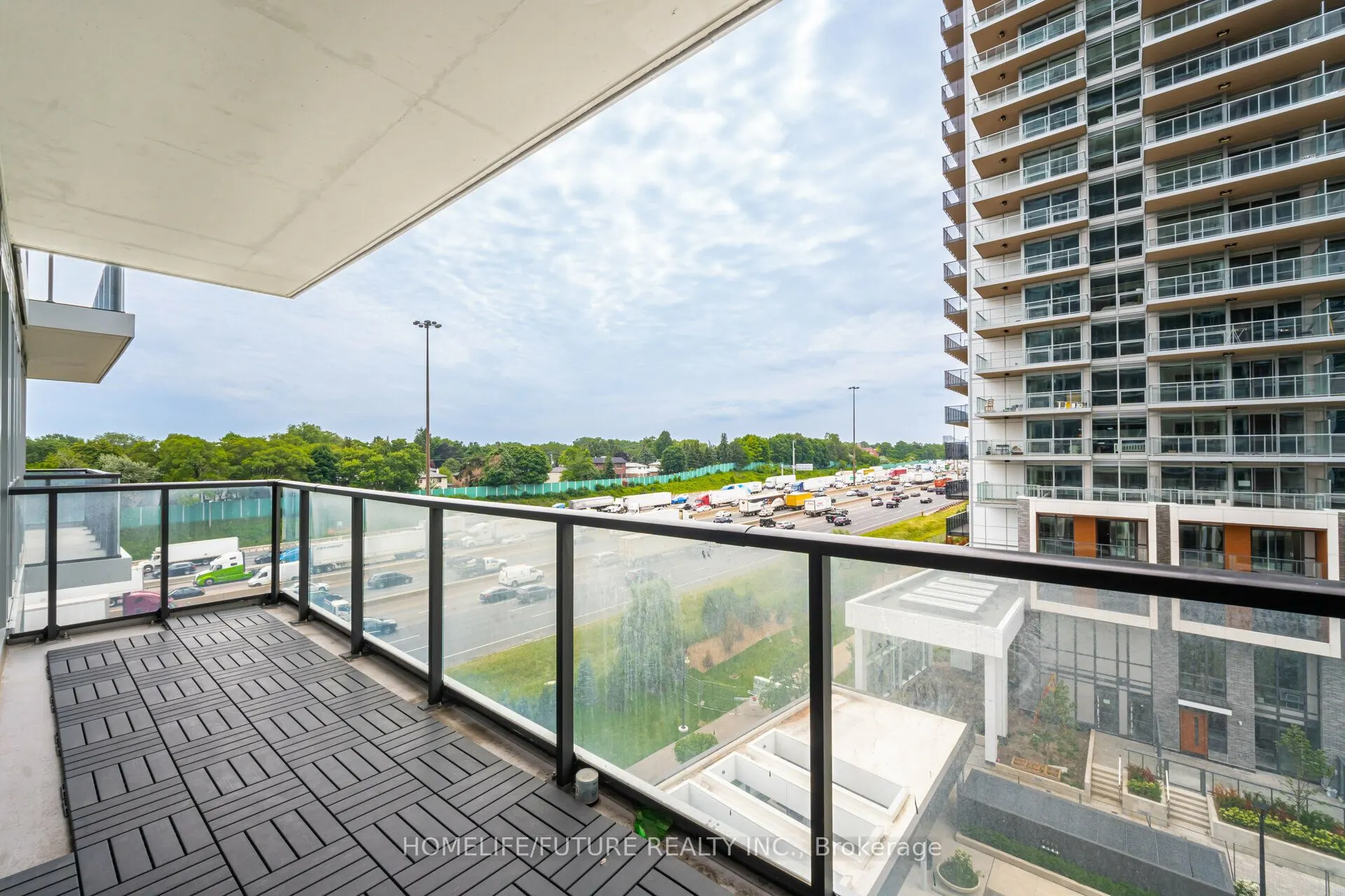 85 Mcmahon Drive, #807