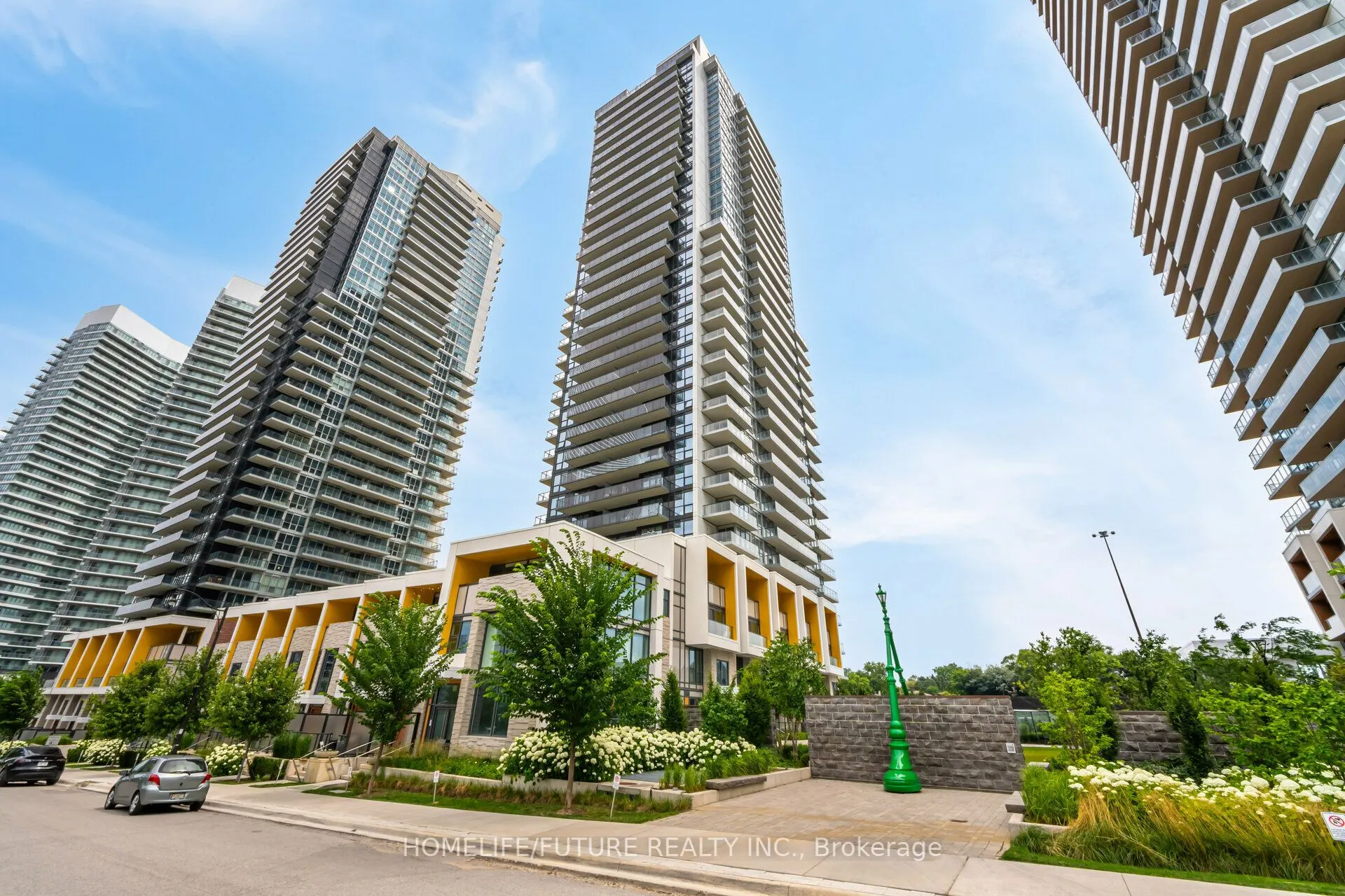 85 Mcmahon Drive, #807