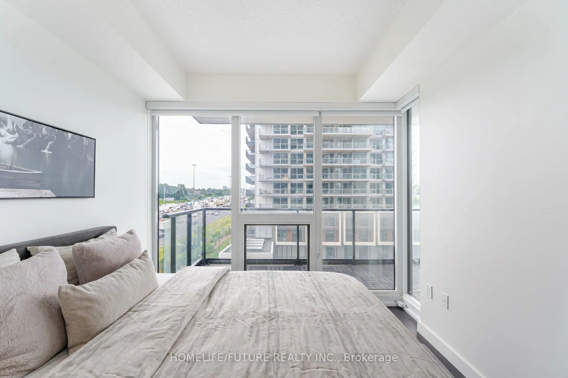 85 Mcmahon Drive, #807