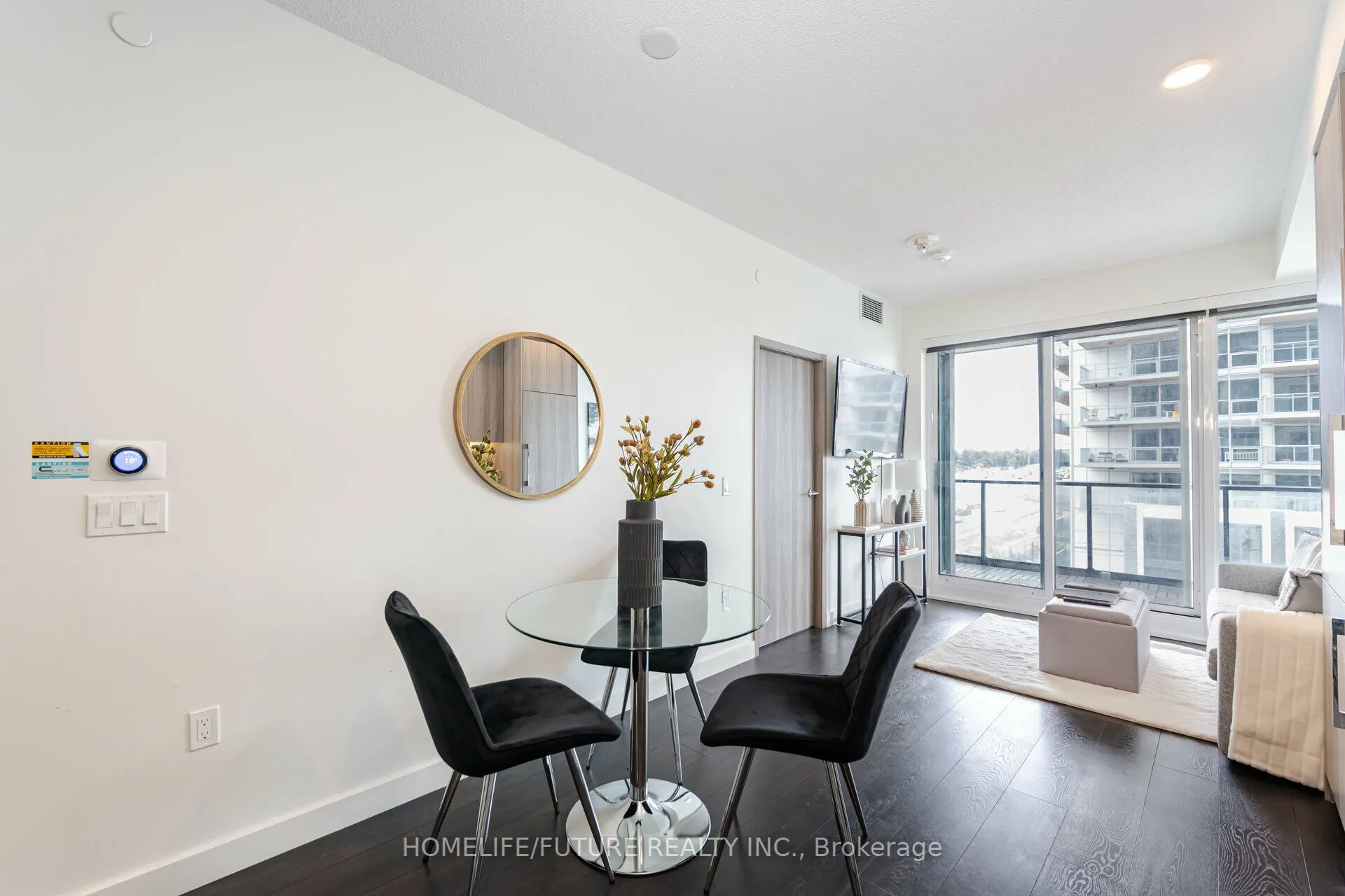 85 Mcmahon Drive, #807