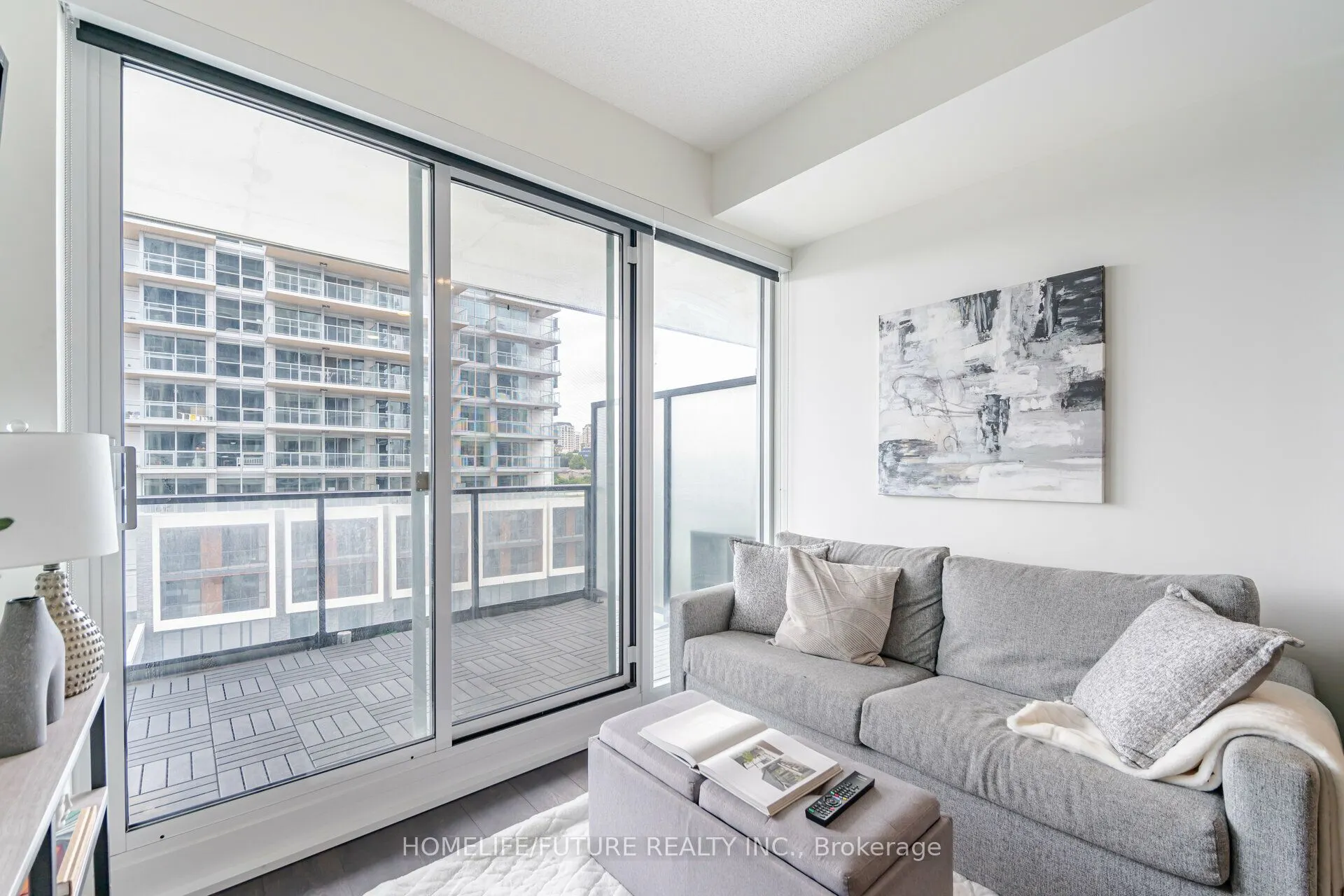 85 Mcmahon Drive, #807