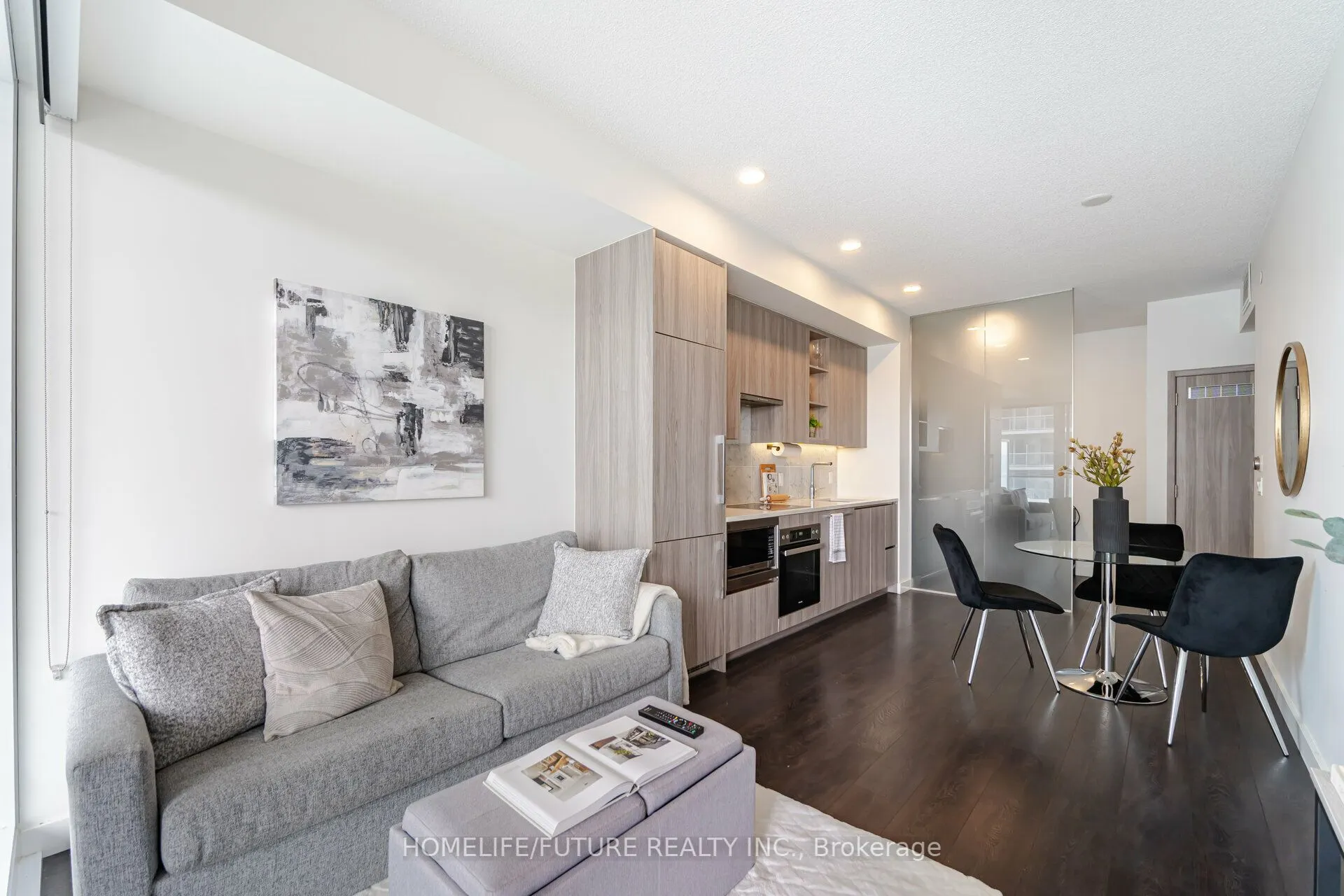 85 Mcmahon Drive, #807