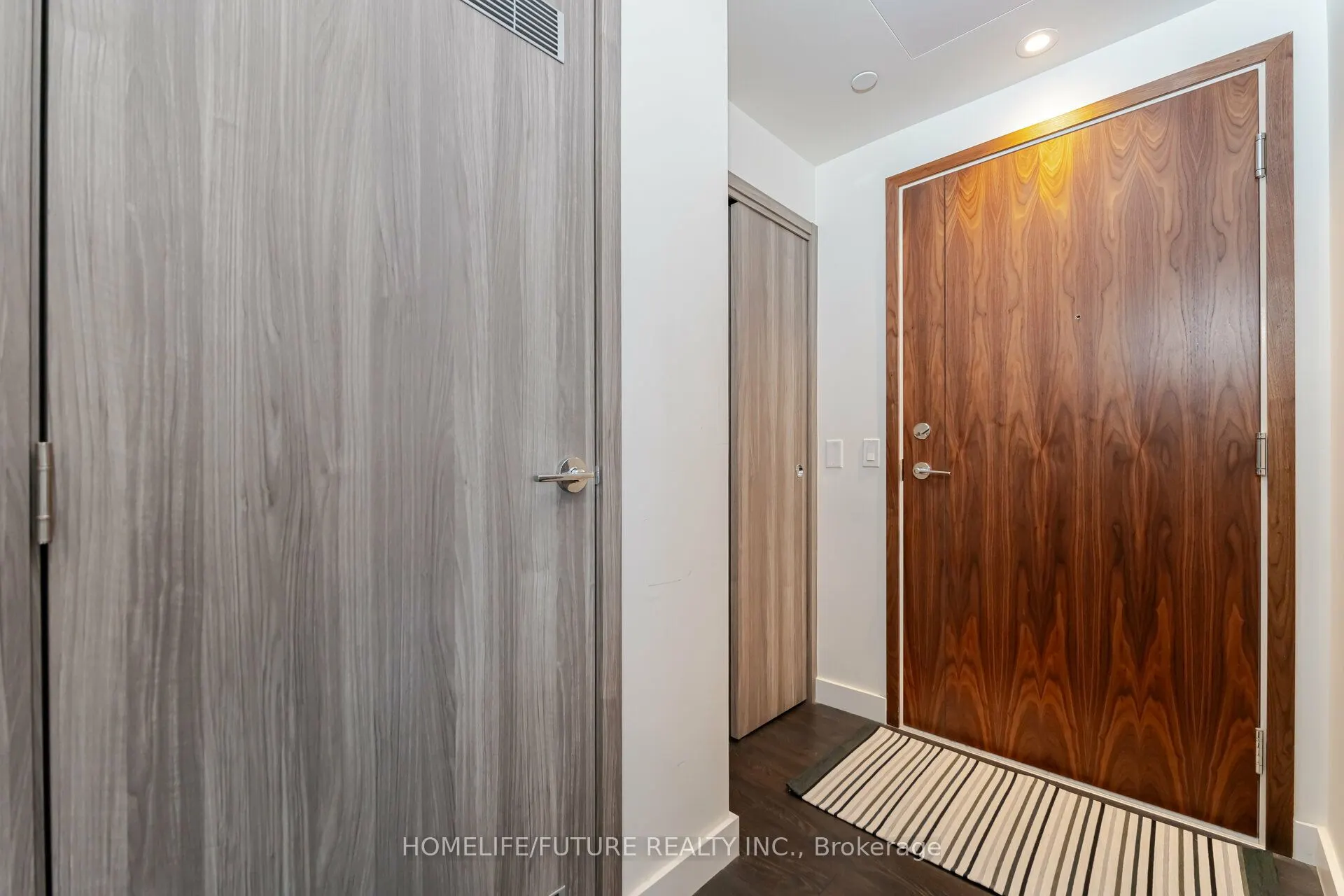 85 Mcmahon Drive, #807