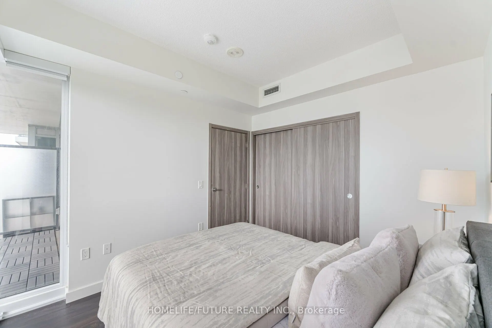 85 Mcmahon Drive, #807