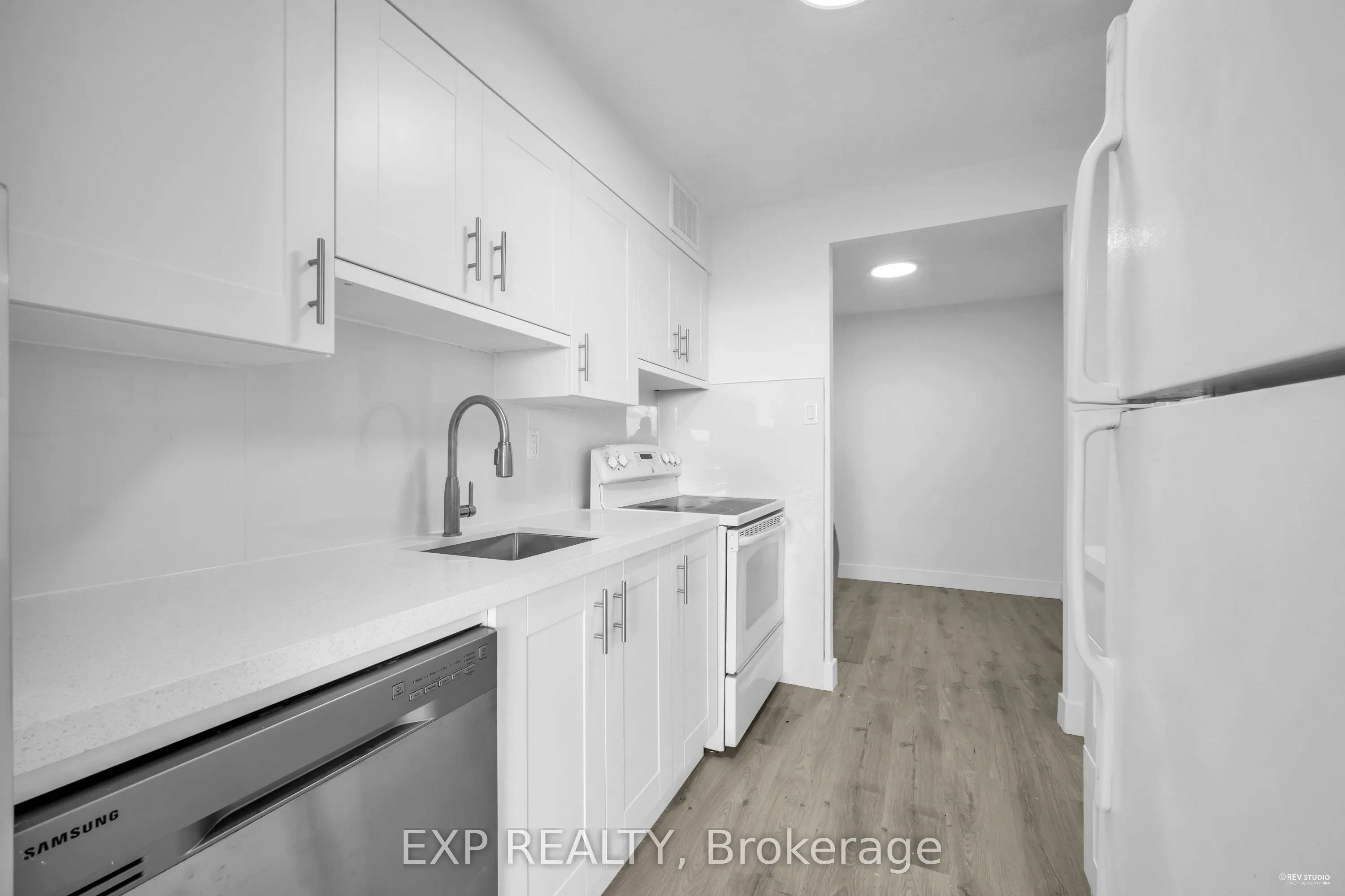 45 Sunrise Avenue, #907